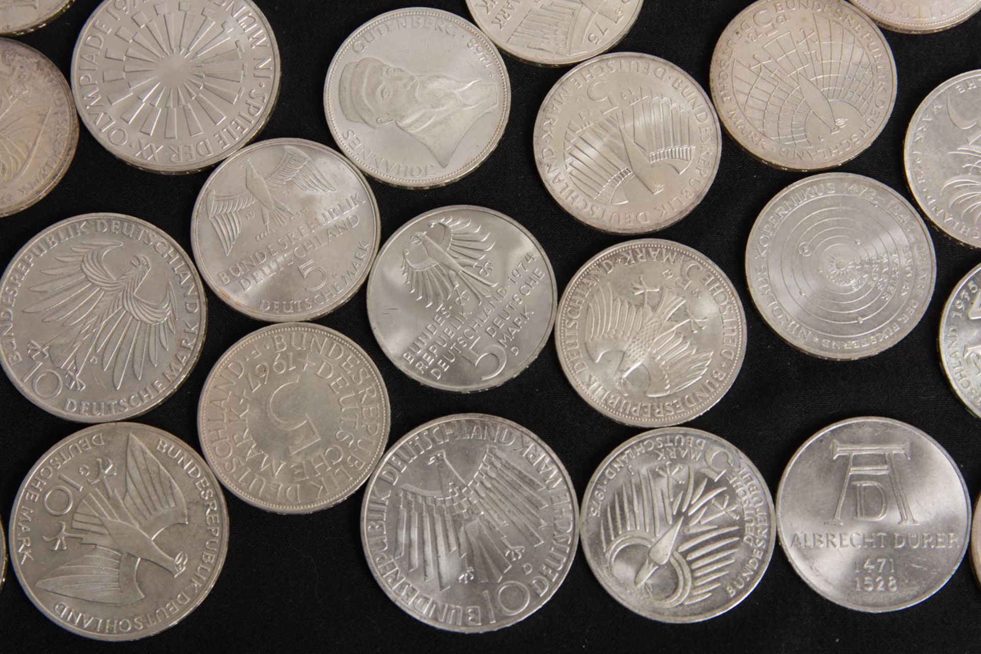 BRD: Silbergedenkmünzen 336,52g Feinsilber. - Bild 12 aus 21