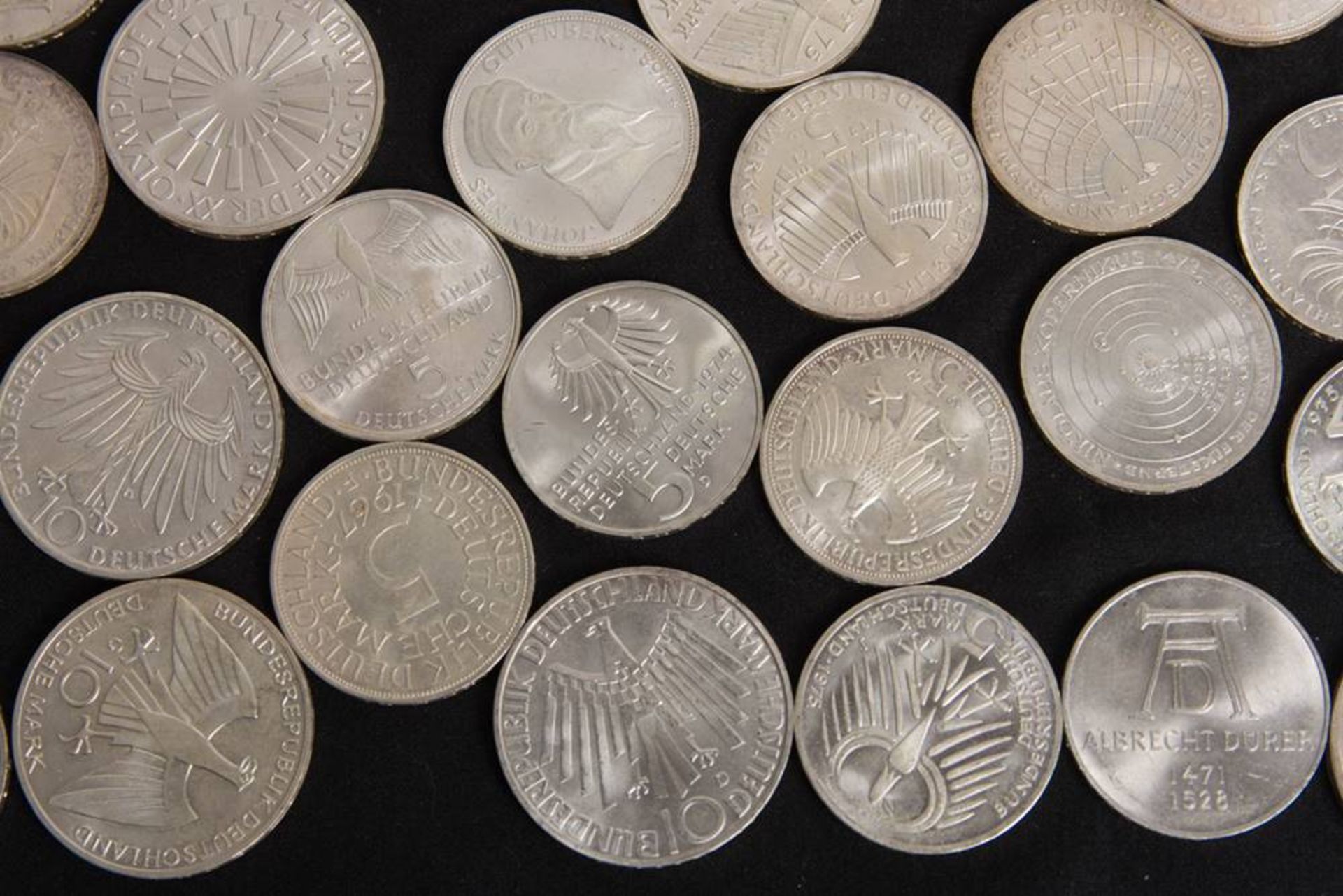 BRD: Silbergedenkmünzen 336,52g Feinsilber. - Bild 13 aus 21