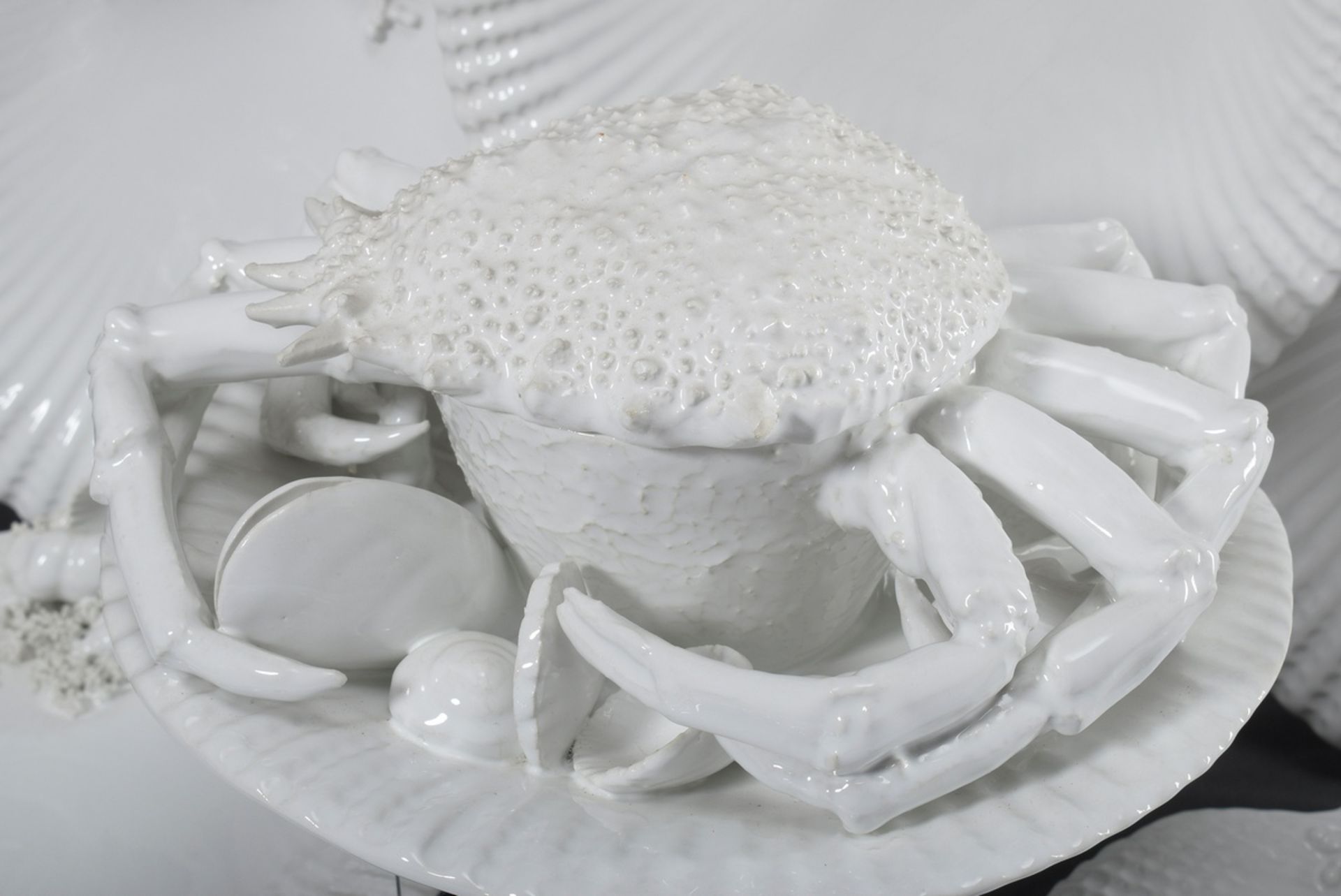 11 Teile weißes Keramik Service mit plastischem "Frutti di Mare" Dekor, bez. V. - Bild 3 aus 8