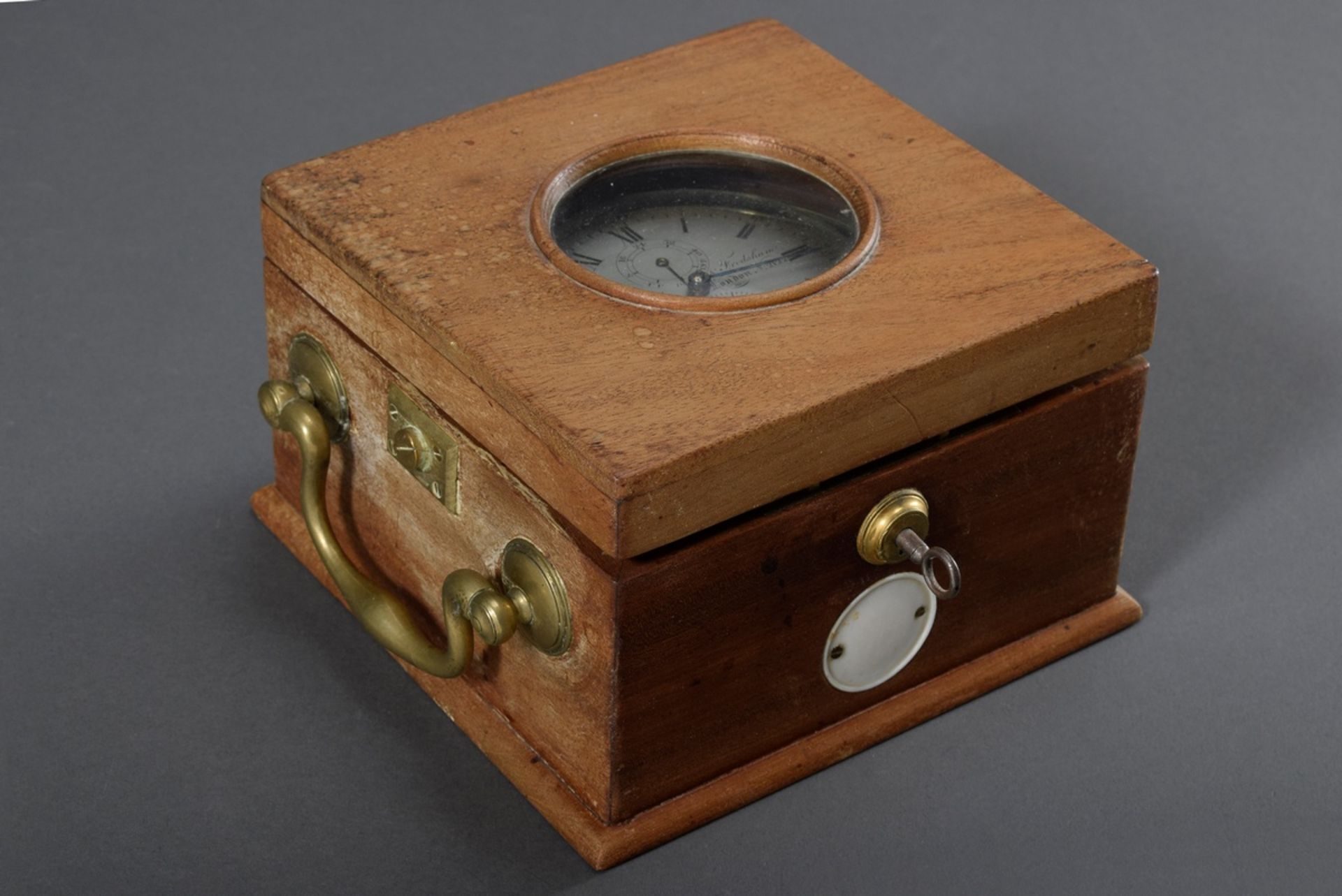Schiffschronometer in kardanischer Aufhängung, bez.: "Parkinson & Frodsham, Nr. - Image 6 of 7