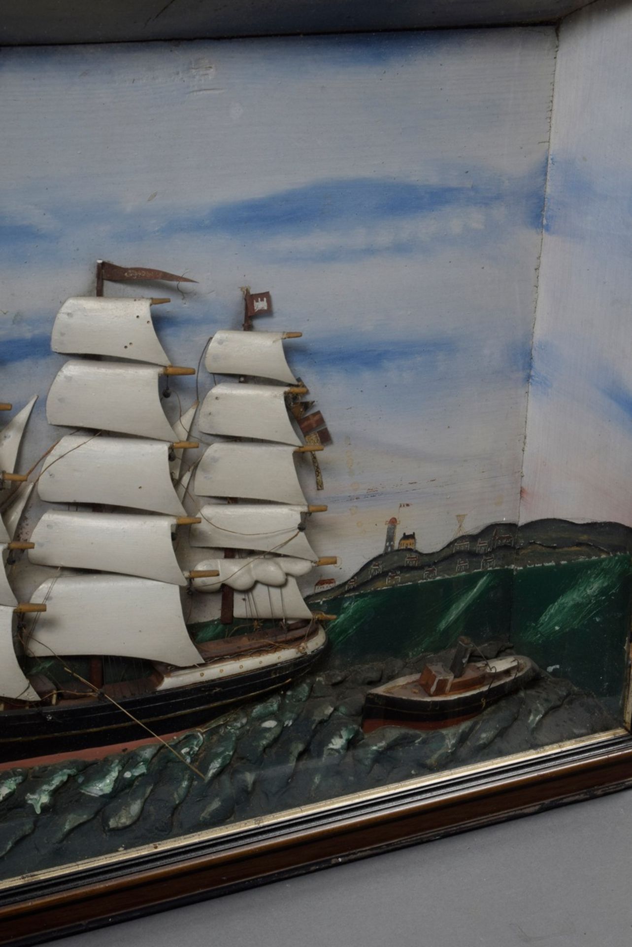 Halbmodell Segelschiff "Emma" mit Beiboot "Erich", in Schaukasten, 50x75x10cm, - Bild 3 aus 5