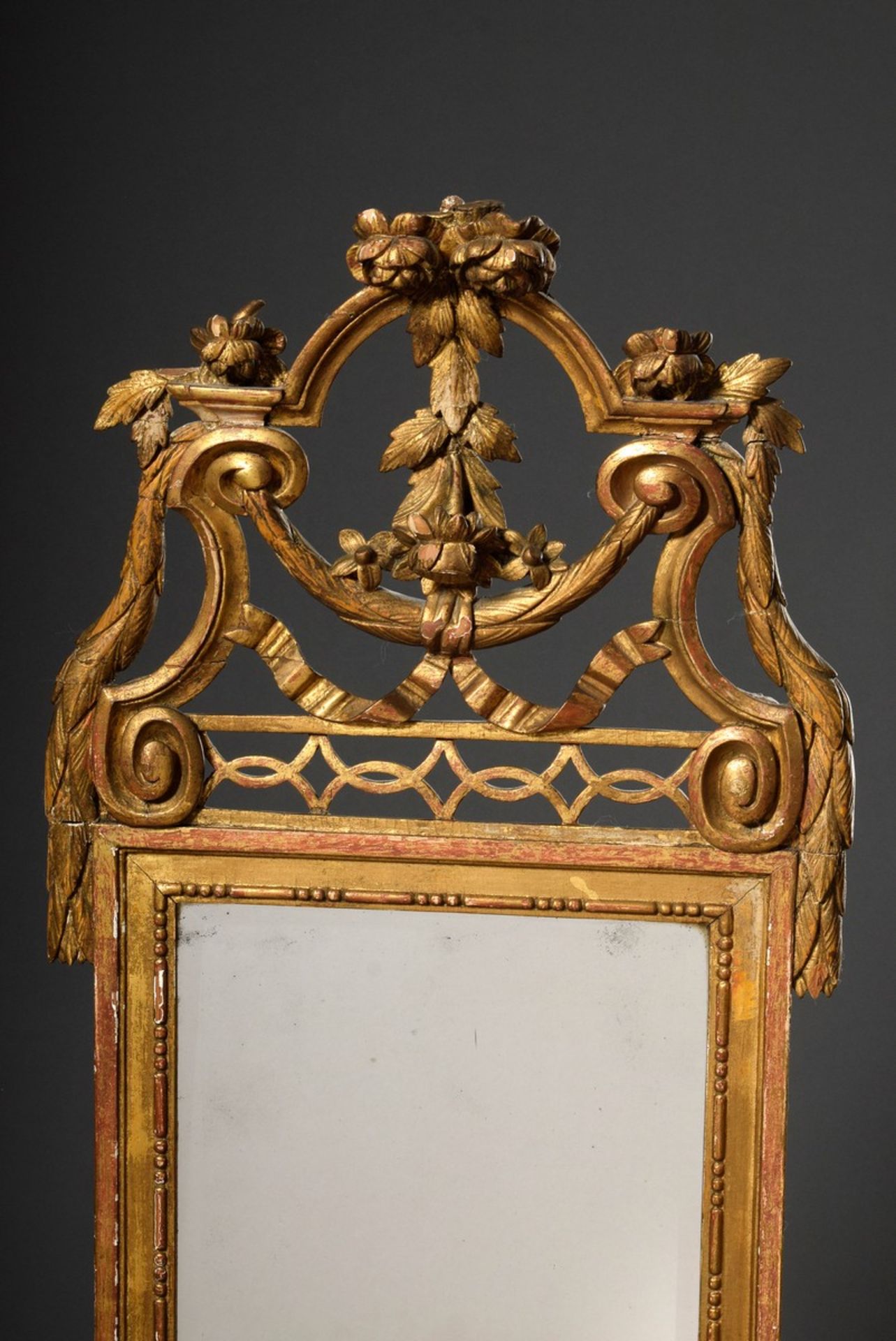 Zierlicher Konsolspiegel mit geschnitztem und vergoldetem Rahmen, um 1780/90, 1 - Image 2 of 3
