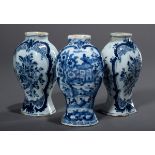 3 Diverse kleine Fayence Vasen mit Blaumalereidekoren "Chinoiserie" und "Blumen