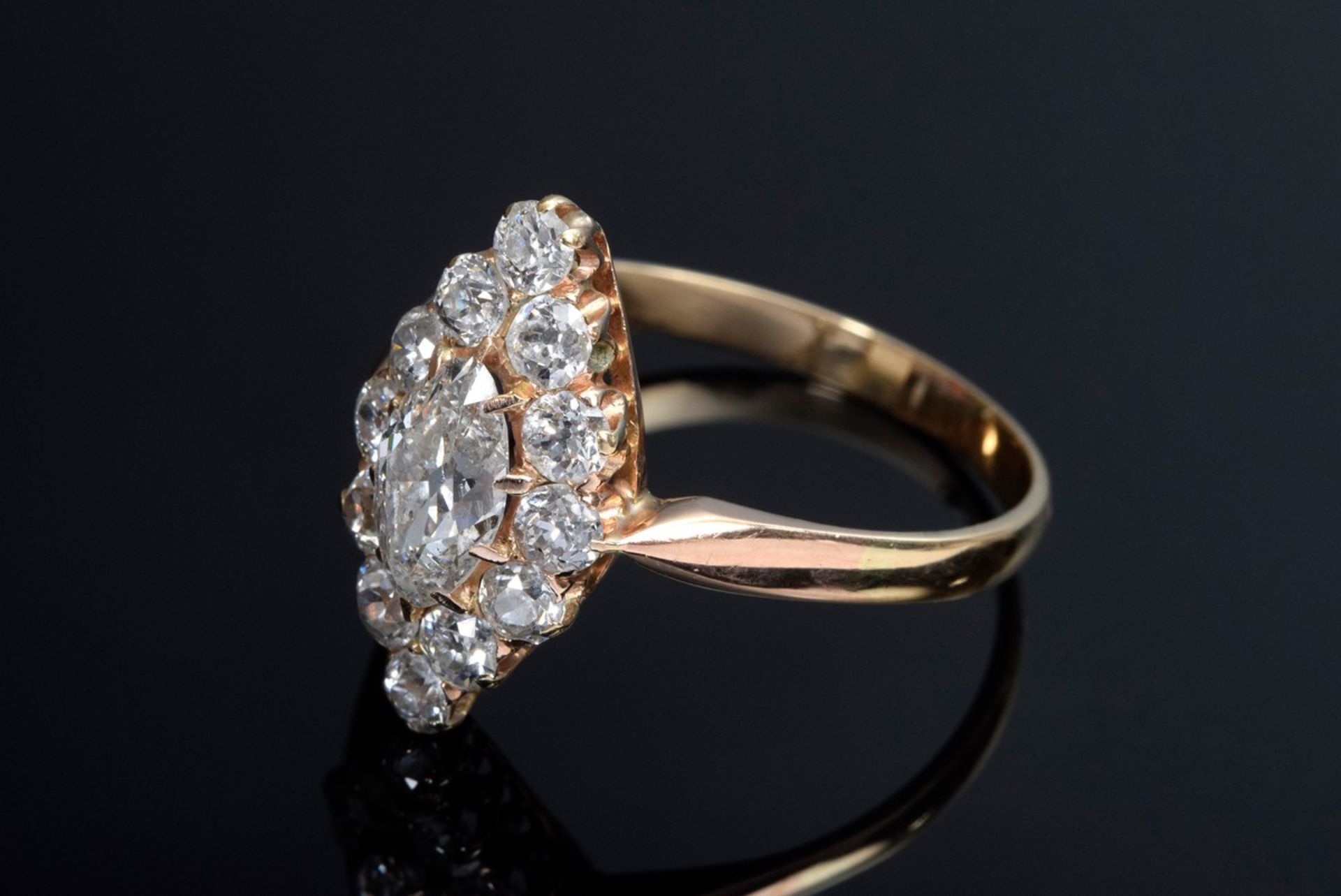 RG 585 Ring mit Raute aus Altschliff Diamanten (zus. ca. 1.5ct/P1/TCR-TC), um 1 - Bild 2 aus 2