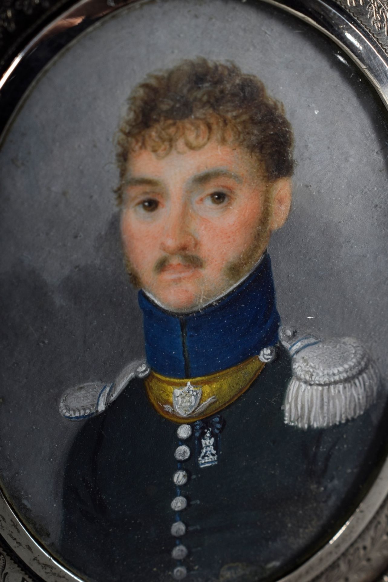 Schnupftabak Dose mit ovaler Portraitkartusche "Preussischer Leutnant" (Gouache - Bild 3 aus 4