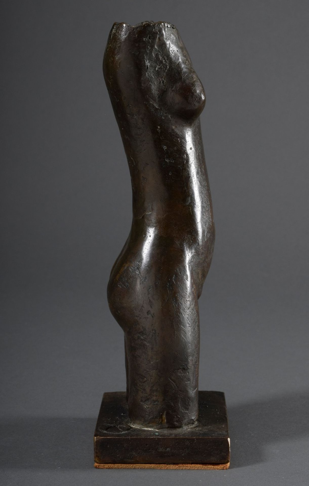 Kurz, Konrad (*1934) "Weiblicher Akt: Torso", Bronze Hohlguss, Sockel monogr., - Bild 2 aus 6