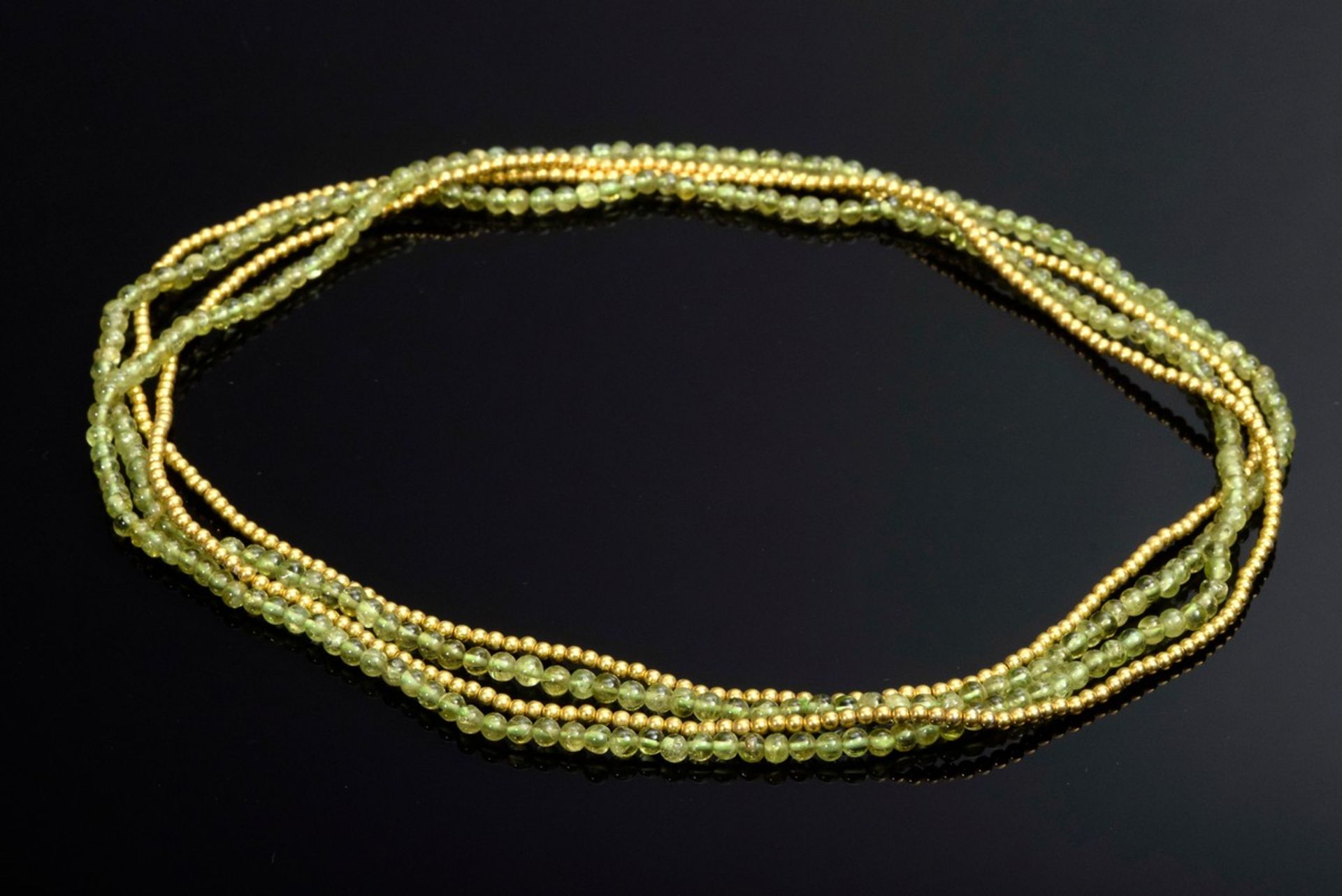 2 Diverse Ketten aus Peridot und vergoldeten Perlen, L. 93/91cm, Tragespuren