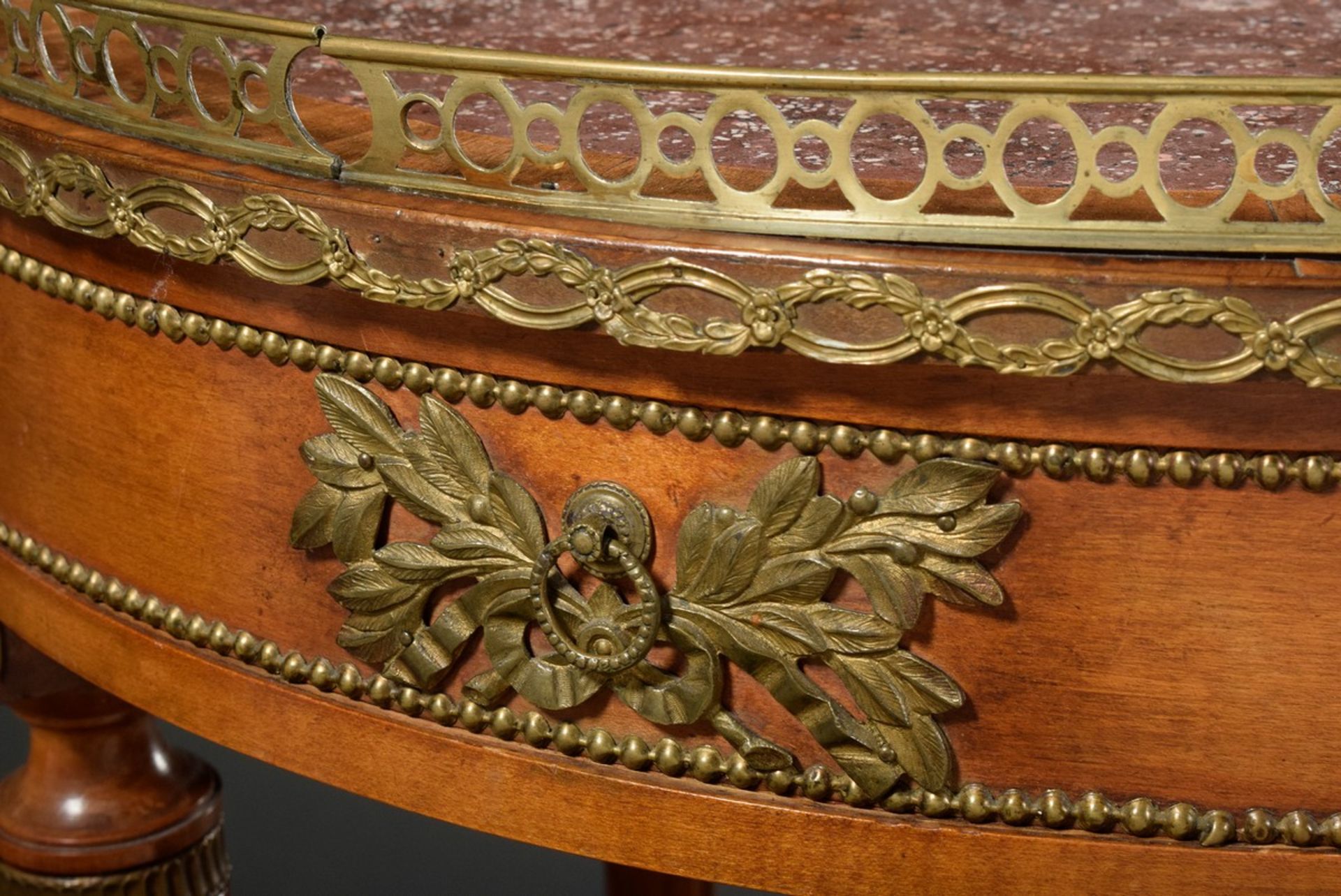 Ovales Louis XVI Beistelltischchen mit kannelierten Beinen, feinen Bronzebeschl - Image 3 of 6