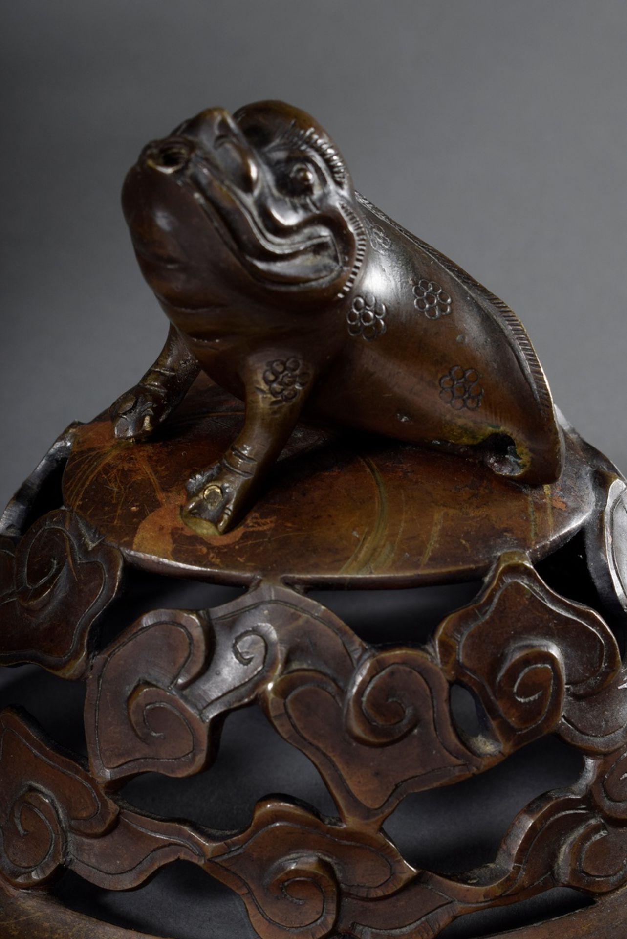 Bronze "Ding" Censer mit figürlichem Relief auf der Wandung "Wasserbewohner", s - Image 11 of 14