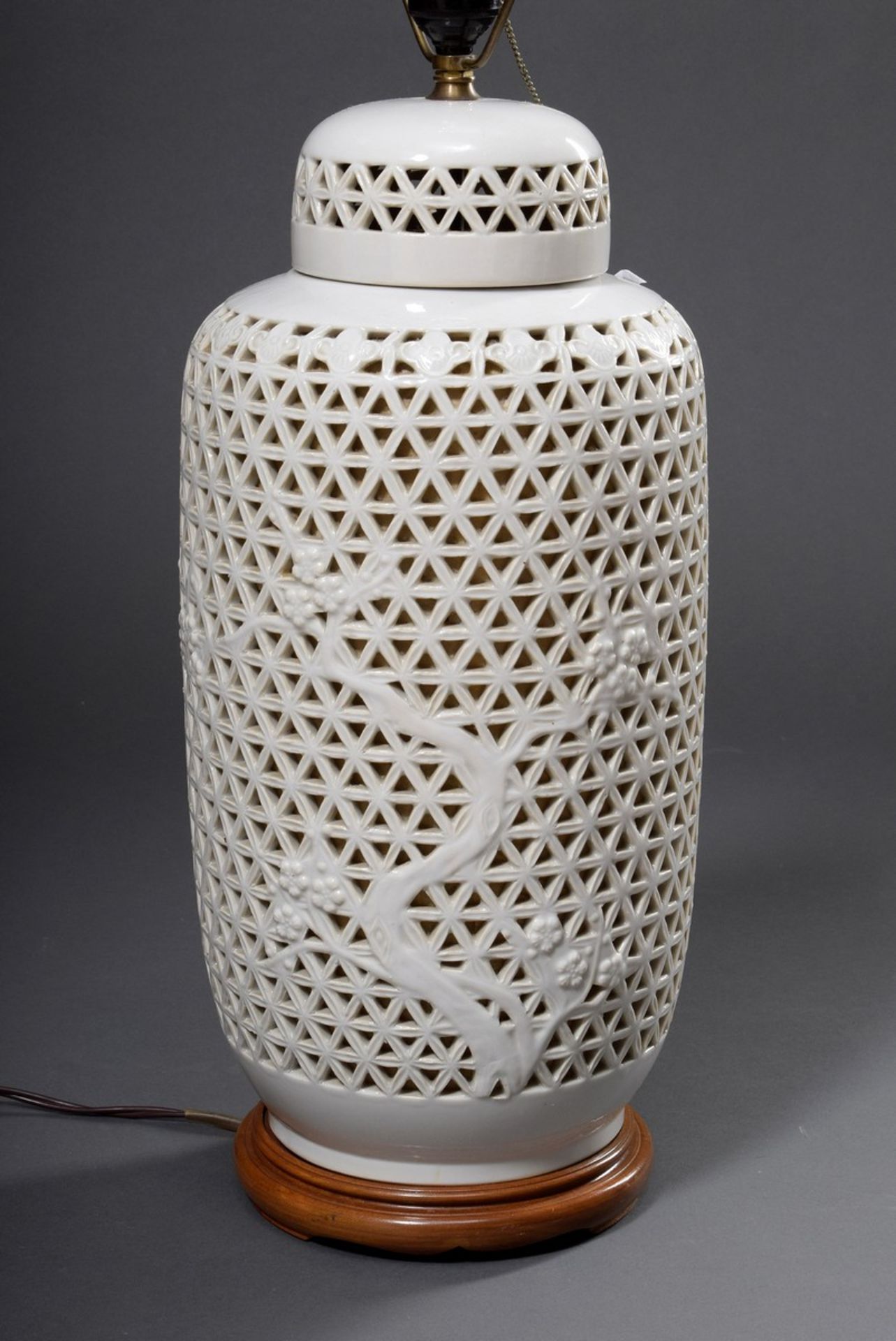 Paar chinesische Porzellan Lampen mit durchbrochenen Vasenfüßen "Geflecht und P - Bild 4 aus 6