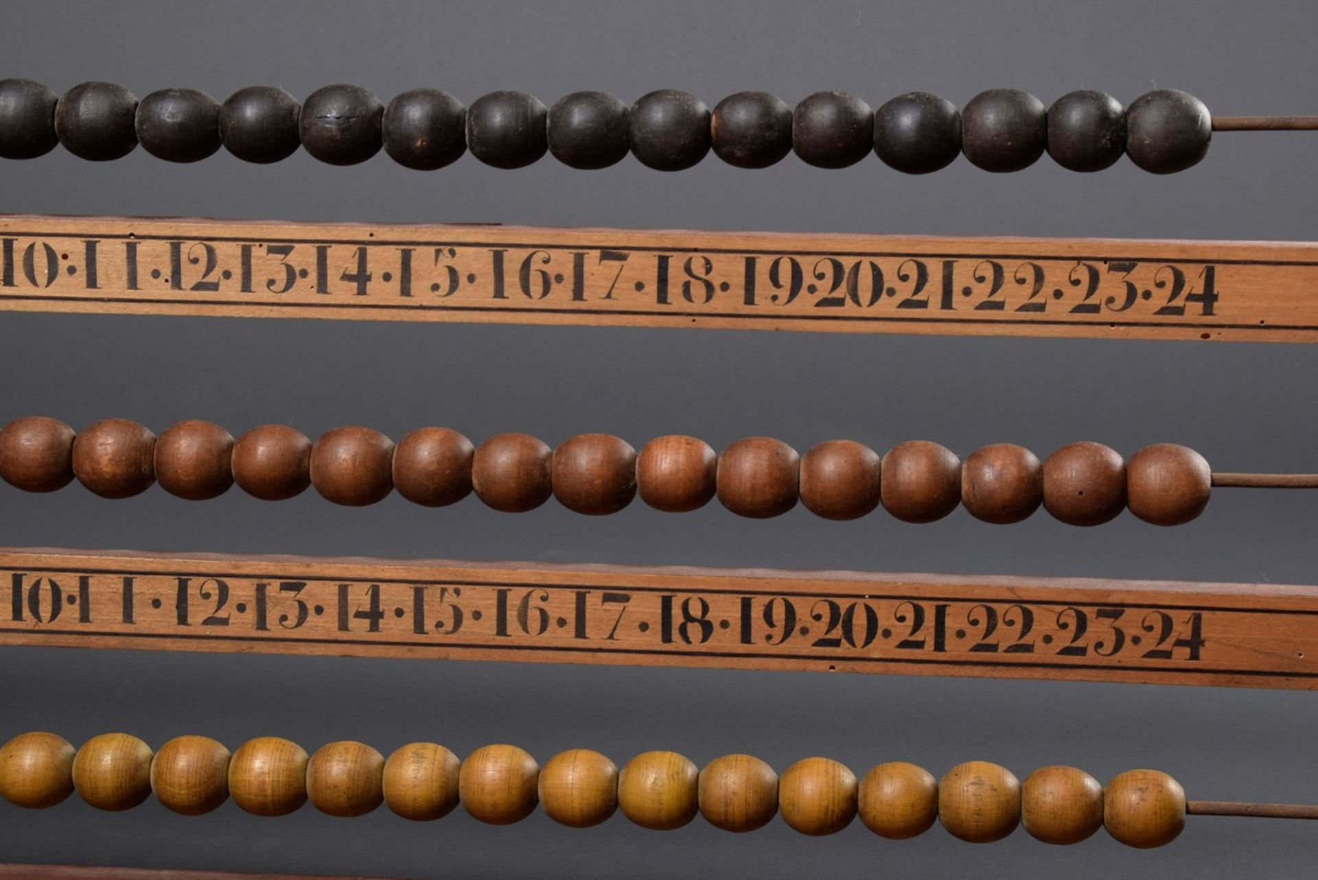 Zähltafel/Scoreboard mit Holzperlen (wohl für Billard/Snooker), Mahagonifurnier - Bild 3 aus 5
