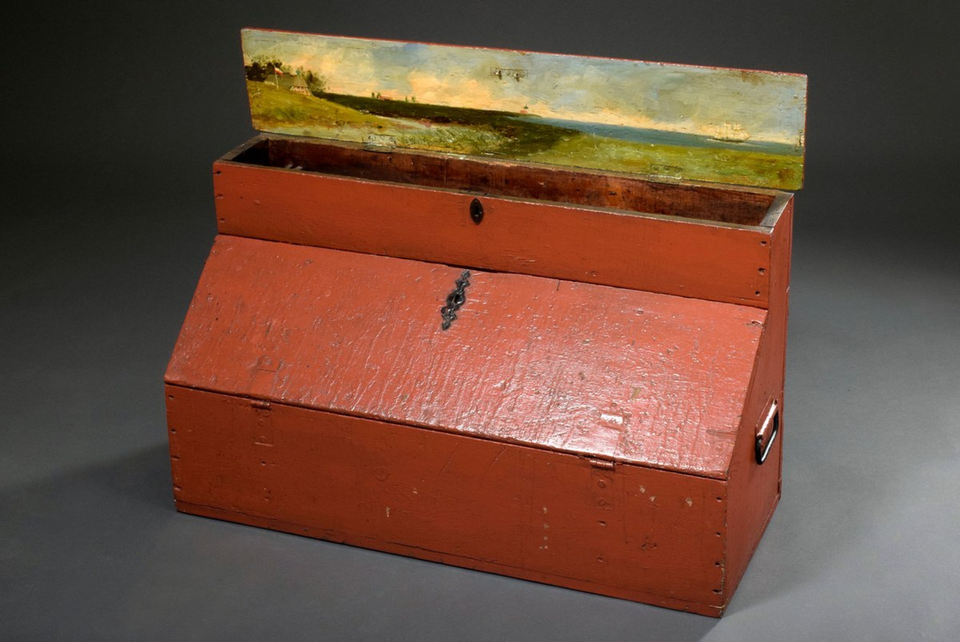 Alte Schiffzimmermanns Kiste mit seitlichen Metallgriffen, Holz mennigrot gefas