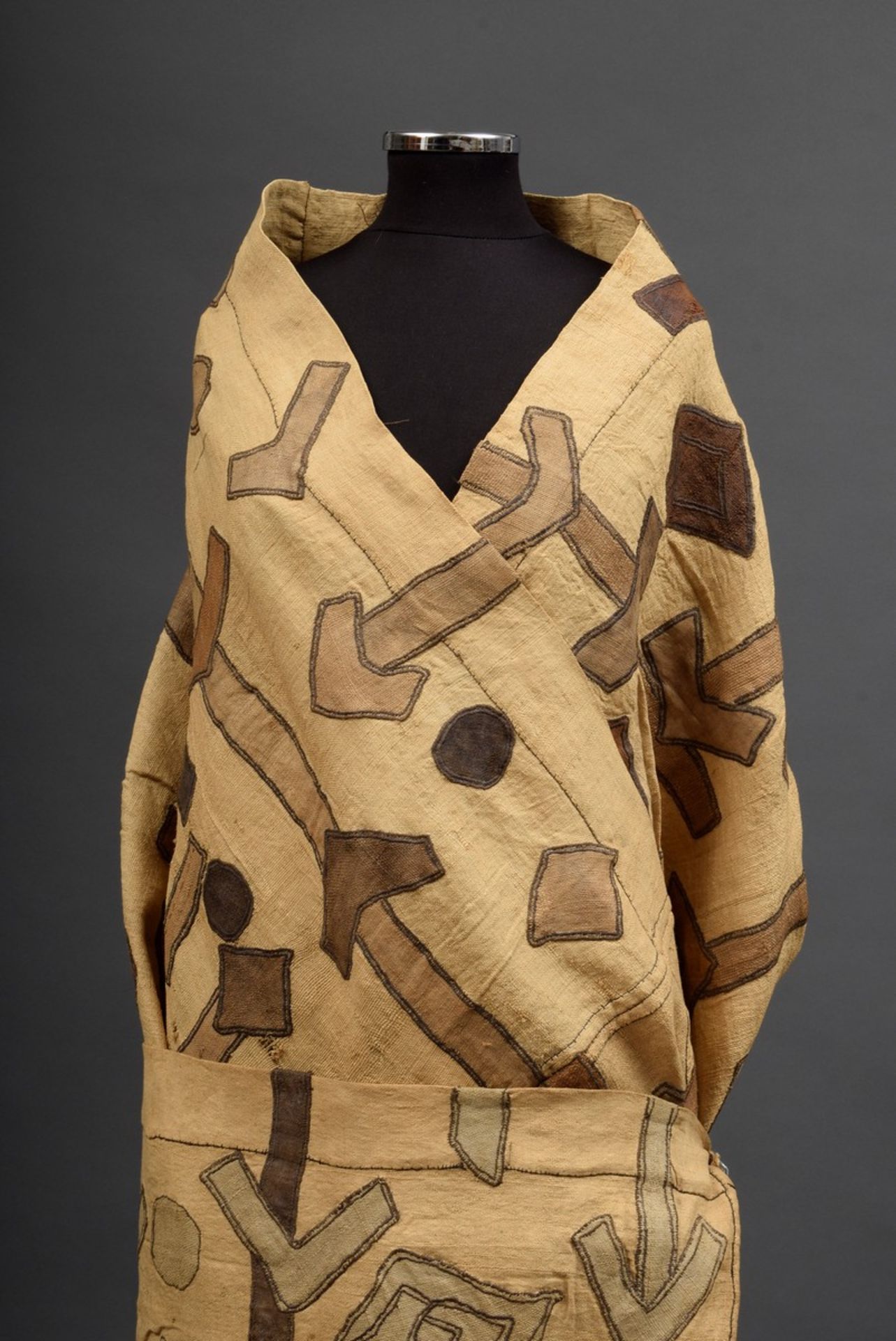 Frauentanzkleid/Wickelrock aus afrikanischem Raffia Gewebe mit geometrischen Mu - Bild 2 aus 4
