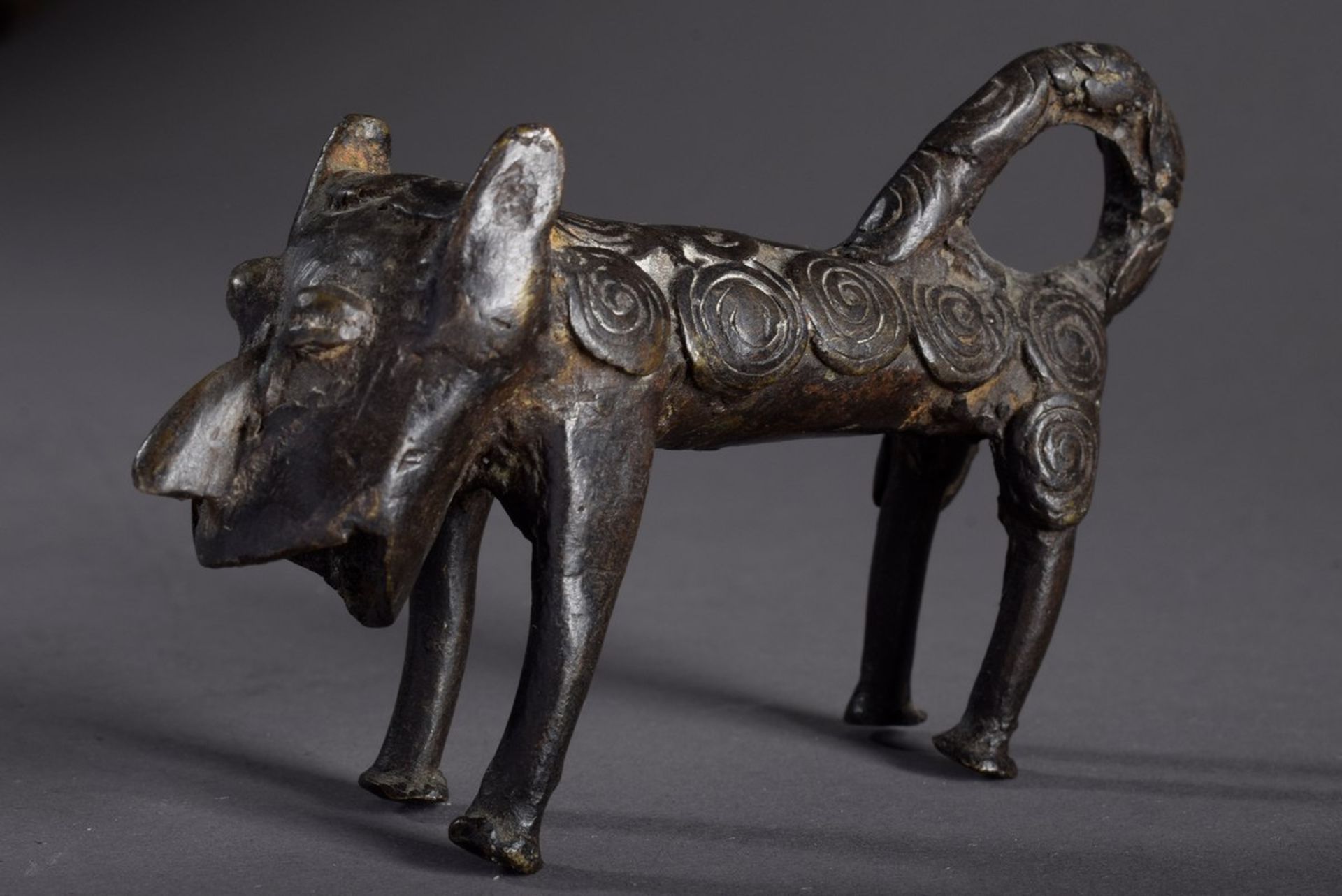 3 Diverse Ashanti Goldgewichte: Leopard und Figurenpaar, Bronze, Ghana, 8x13cm, - Bild 5 aus 6