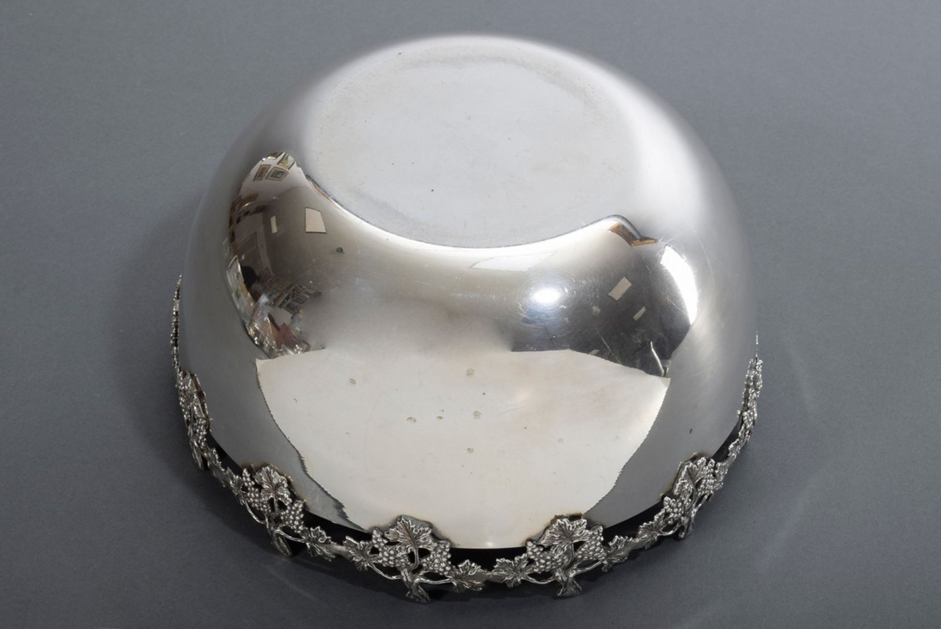 Runde schlichte Schale mit durchbrochenem Weinlaubfries, Silber 800, 629g, H. 1 - Bild 4 aus 4
