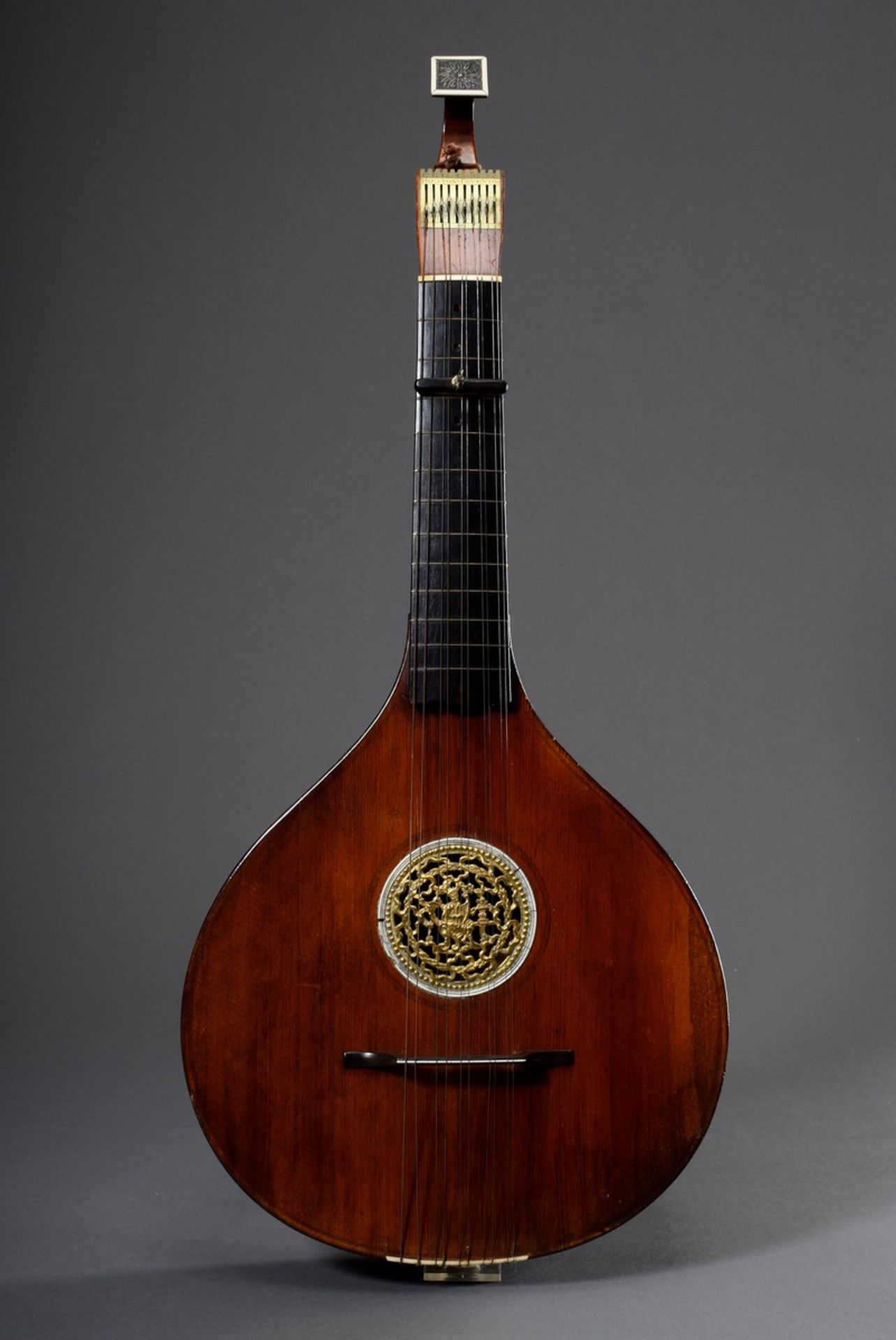 Cister oder sog. English Guitar, rückseitig am Wirbelkopf bekrönter Brandstempe - Image 2 of 22