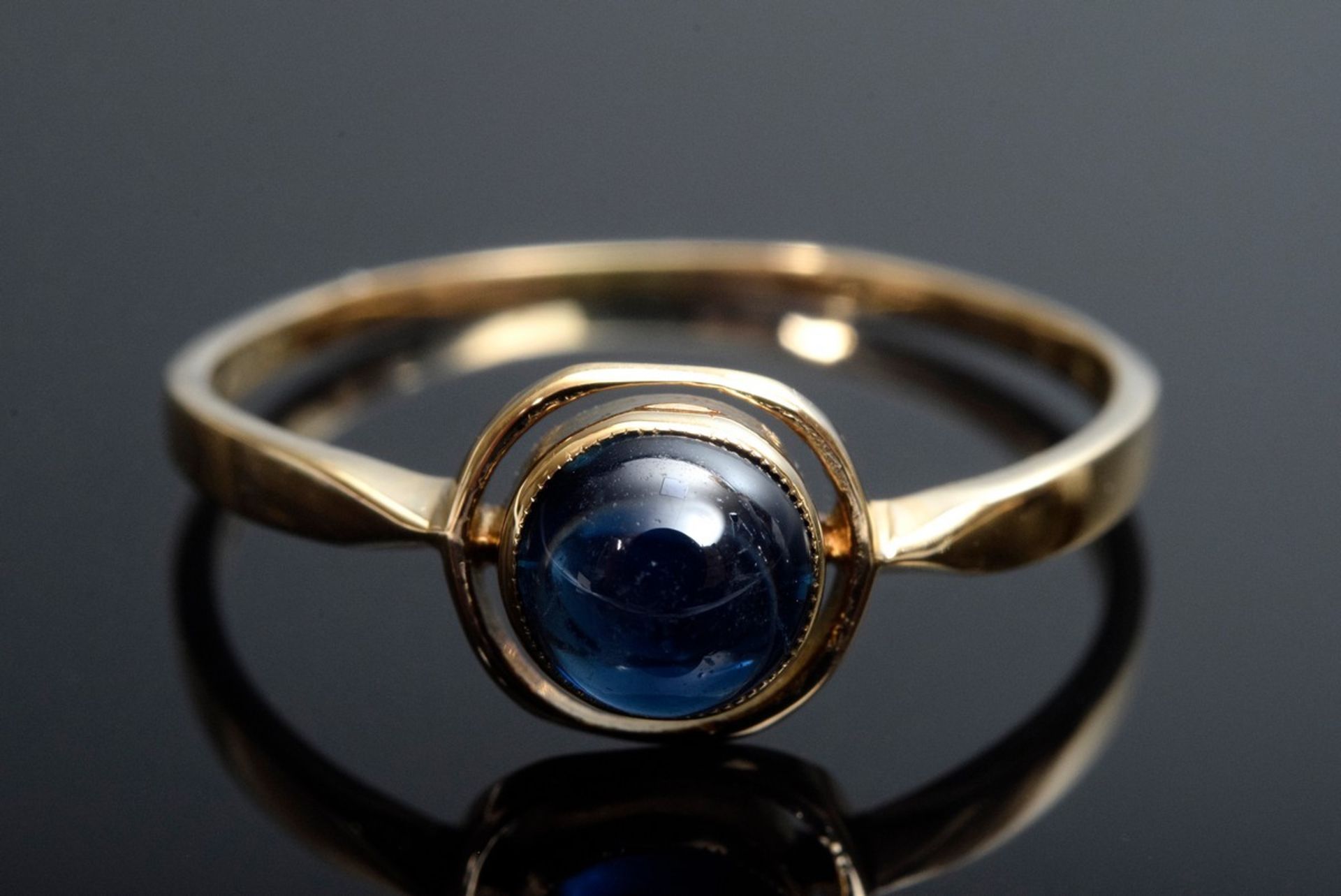 Zarter GG 750 Ring mit Saphircabochon, 1,7g, Gr. 59, Tragespuren - Bild 2 aus 4