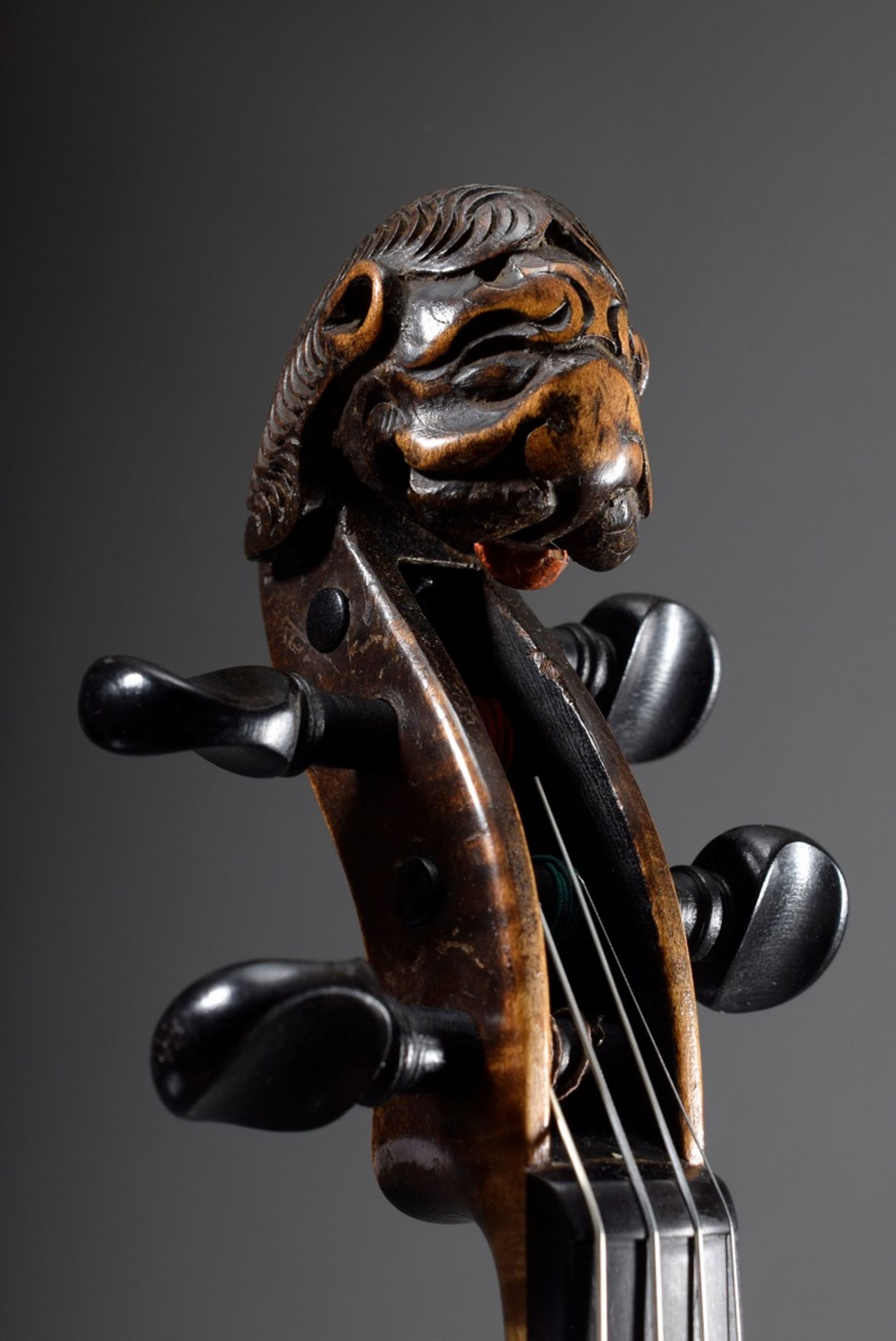 Löwenkopf Geige, wohl alpenländisch Ende 19. Jhd., charakteristisch gewölbte De - Bild 3 aus 18
