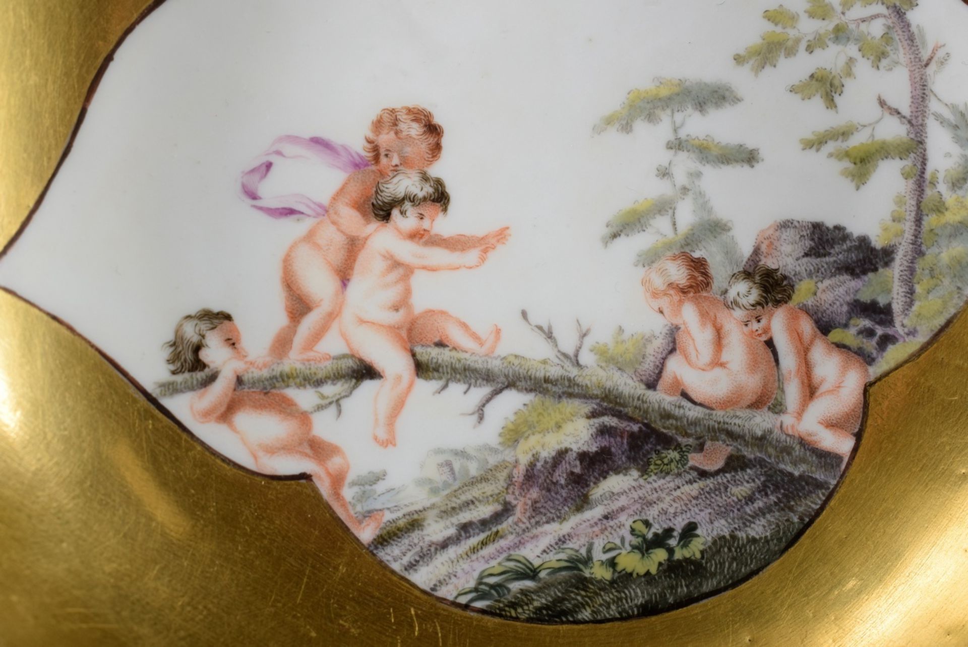 Frühe Meissen Schale mit polychromer Malerei "Spielende Putten auf Baumstamm" i - Image 6 of 6