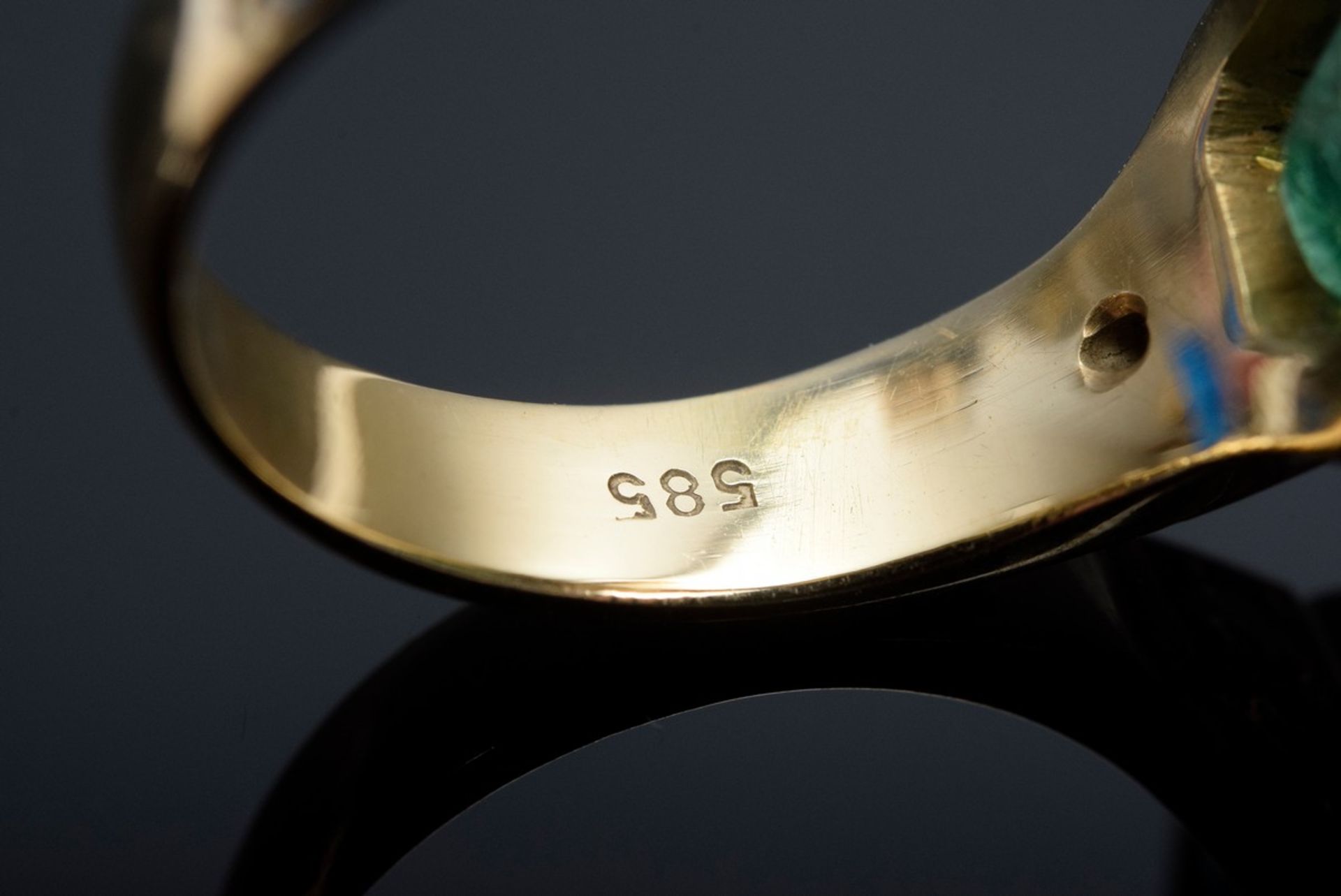 GG 585 Ring mit Smaragd (ca. 1.6ct) sowie 2 Brillanten (zus. ca. 0.10ct/SI/W), - Bild 3 aus 3