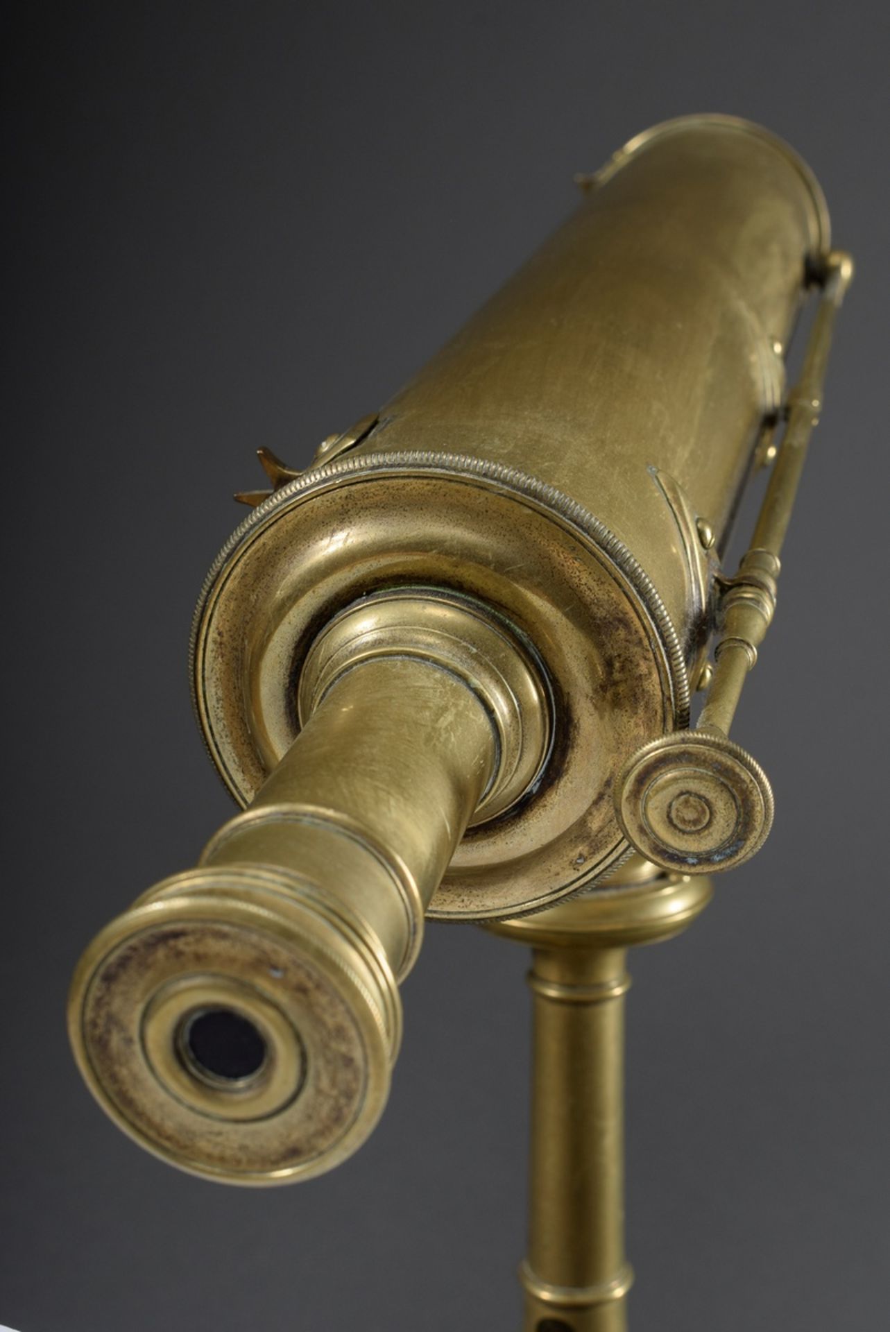 Messing Spiegelteleskop auf Dreifuß mit seitlich angebrachtem Visier, England u - Bild 7 aus 10
