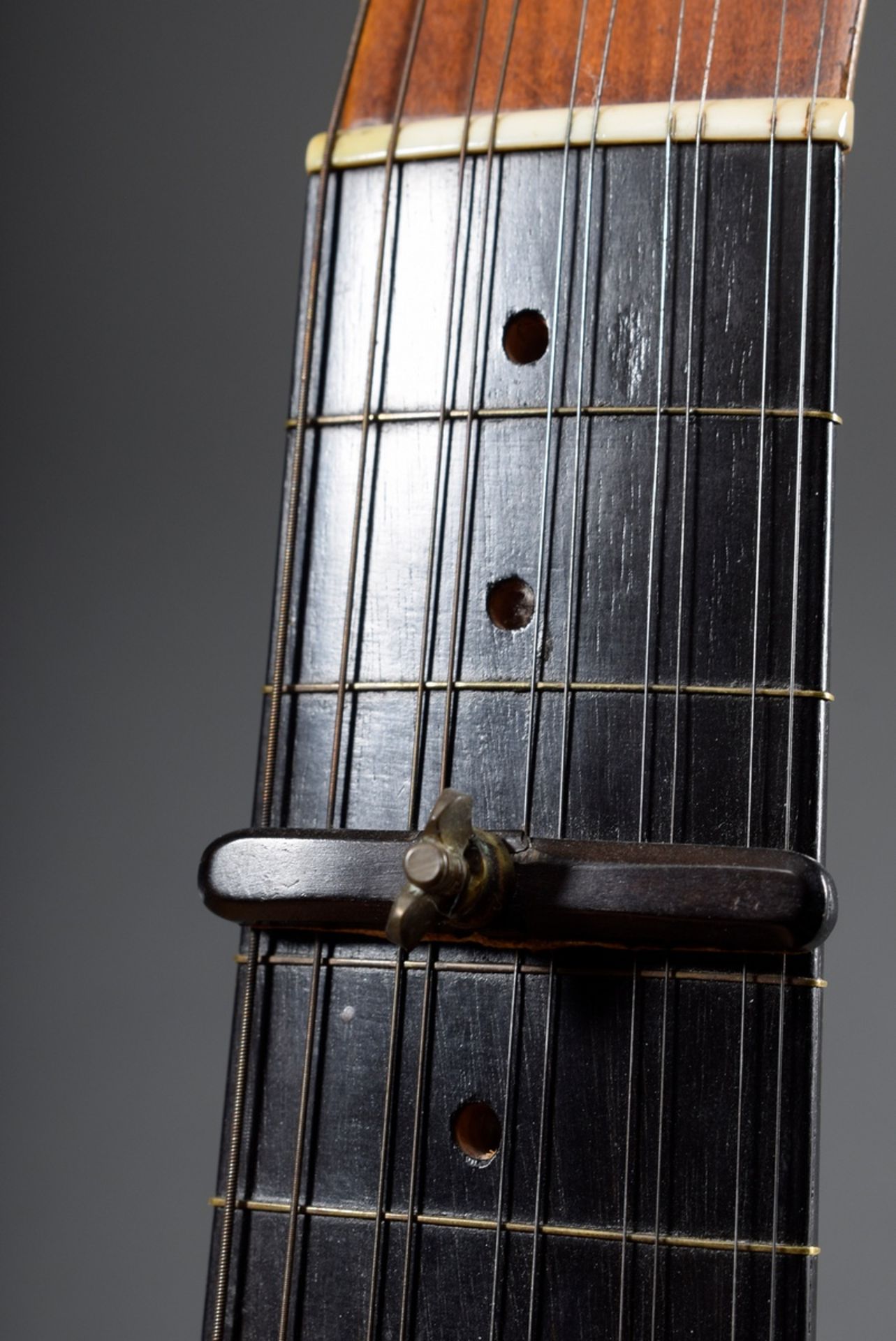 Cister oder sog. English Guitar, rückseitig am Wirbelkopf bekrönter Brandstempe - Bild 9 aus 22