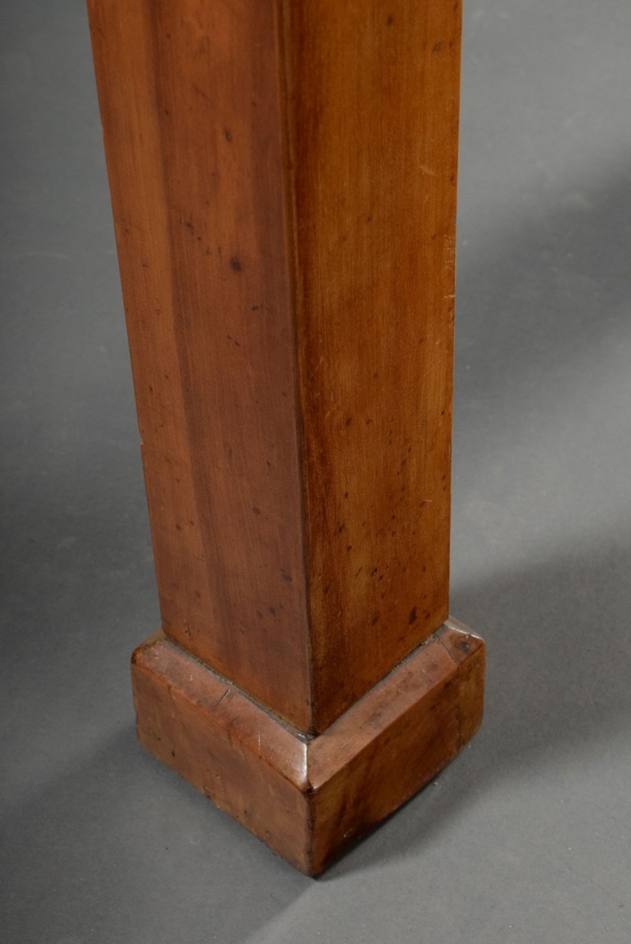 Biedermeier Arbeitstisch mit massiven Beinen und Schub in der Zarge sowie roter - Image 6 of 6