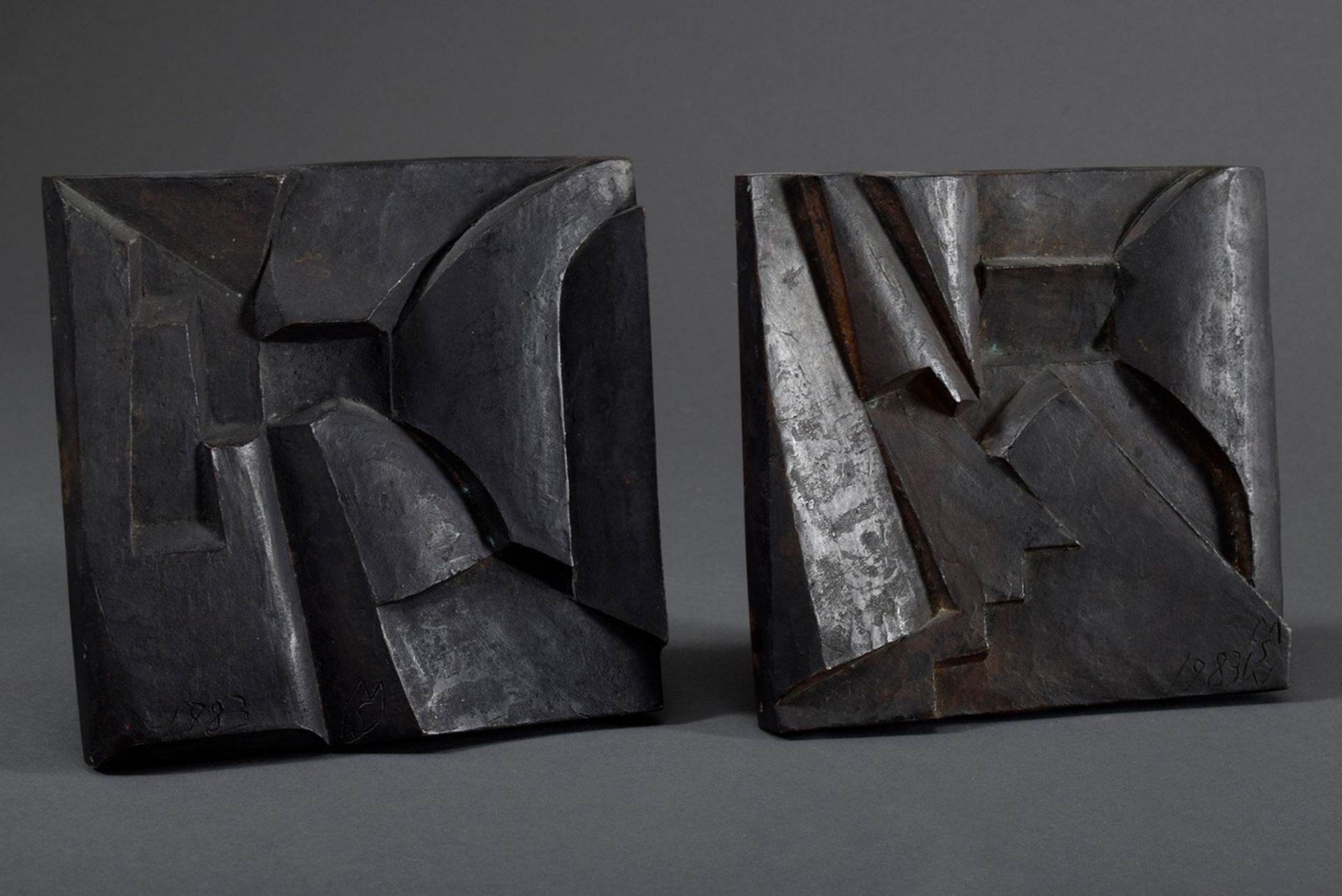 Paar Sihle-Wissel, Manfred (*1934) "Reliefs geometrisch-abstrakt" 1983, Bronze,