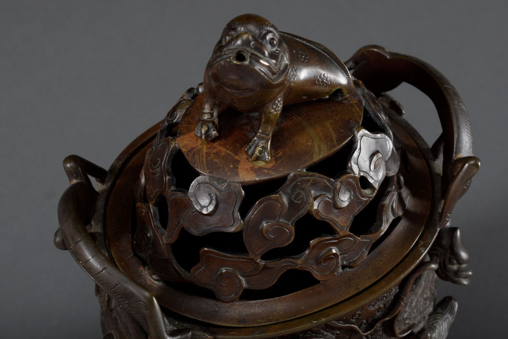 Bronze "Ding" Censer mit figürlichem Relief auf der Wandung "Wasserbewohner", s - Image 6 of 14