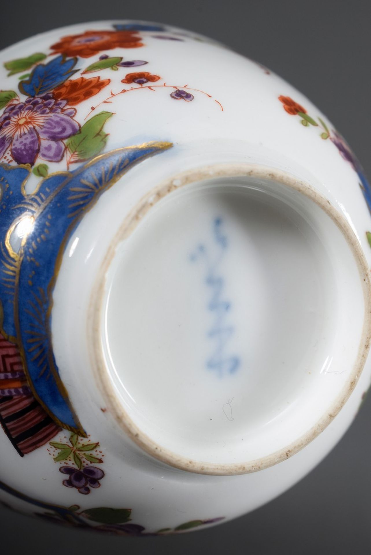 Meissen Chinoiserie Koppchen mit polychromer Bemalung wohl von Johann Ehrenfrie - Bild 4 aus 4