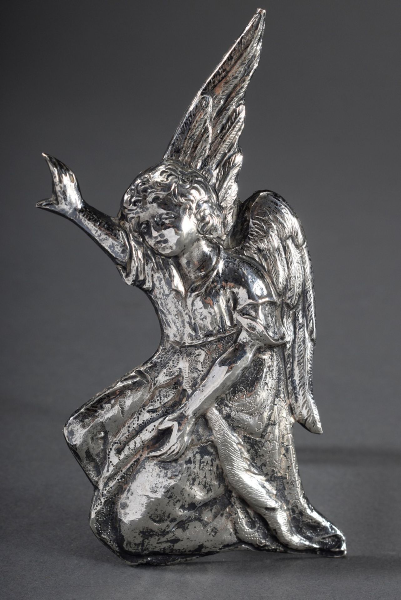 Beschlag "Kniender Engel", Silber (ohne Punze), H. 12cm - Image 3 of 3