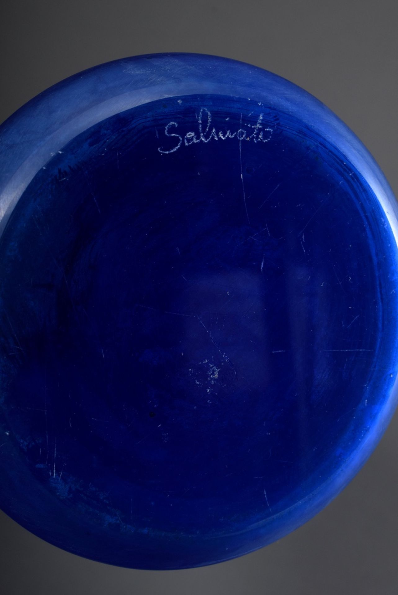Hohe Salviati Stangenvase aus blauem Glas mit satinierter Oberfläche, am Boden - Bild 3 aus 4