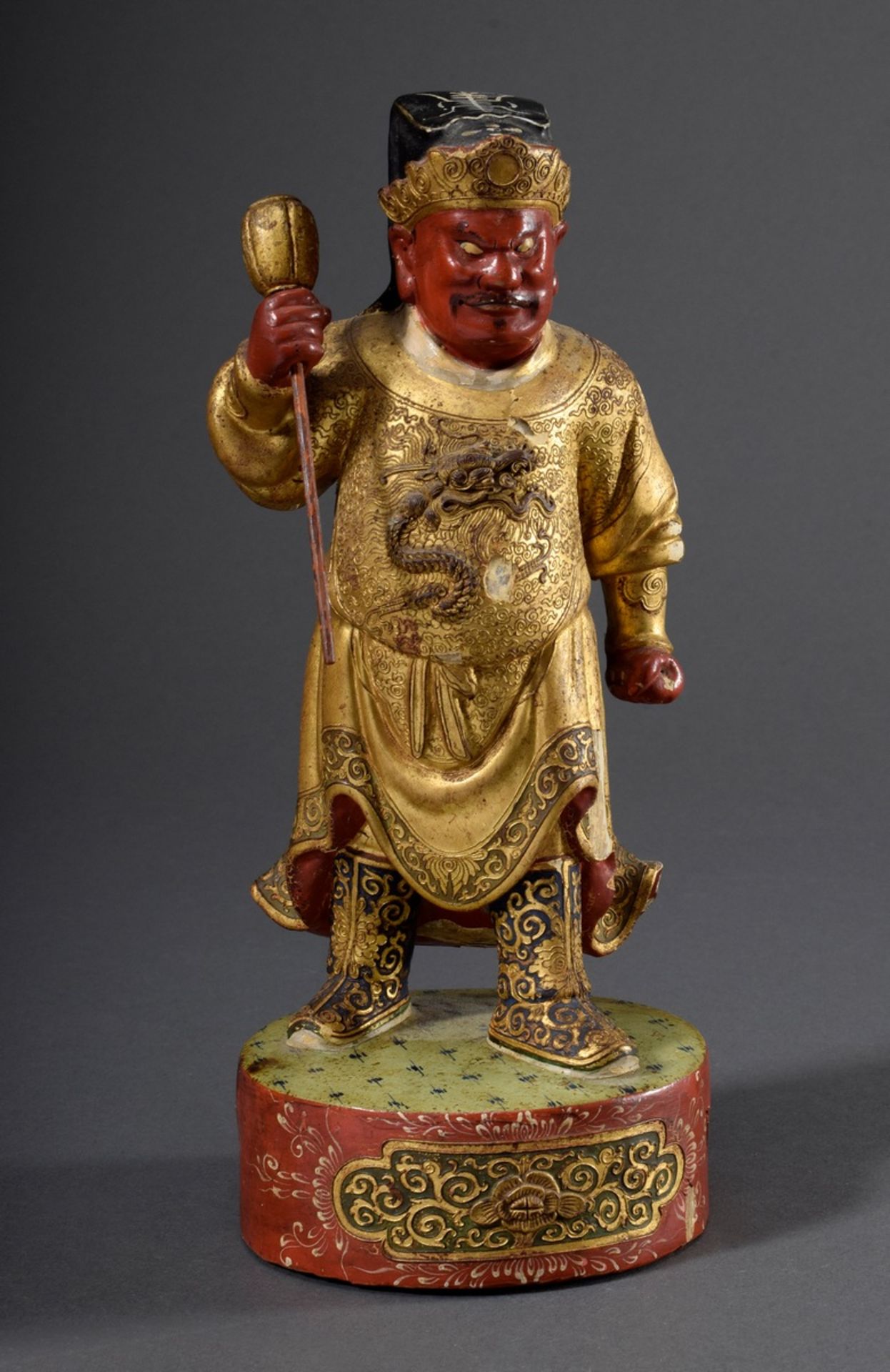 Figur "Daoisitische Heldenfigur", farbig gefasst, auf Kreidegrund/ Holz, H. 25c