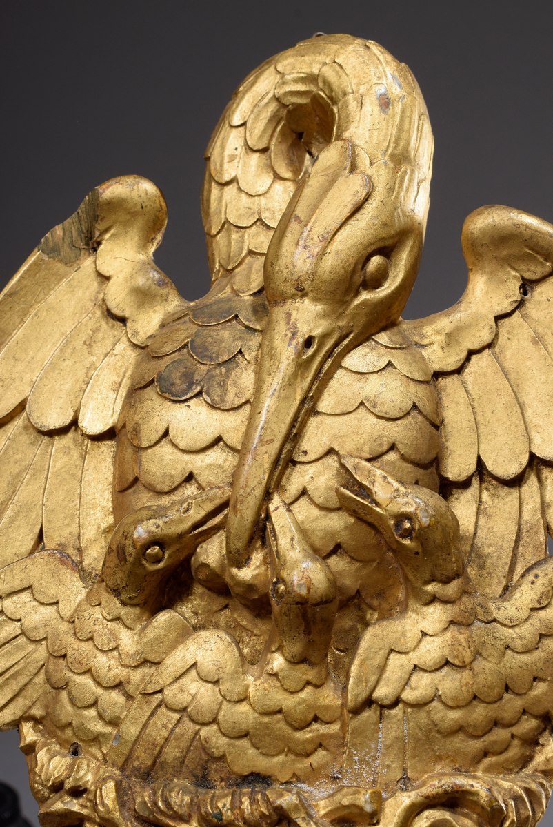 Christussymbol "Pelikan", Lindenholz geschnitzt und vergoldet, Süddeutschland 1 - Image 4 of 4