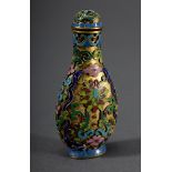 Cloisonné Snuffbottle mit floralem Dekor auf Goldgrund, 20.Jh., Boden mit Siege