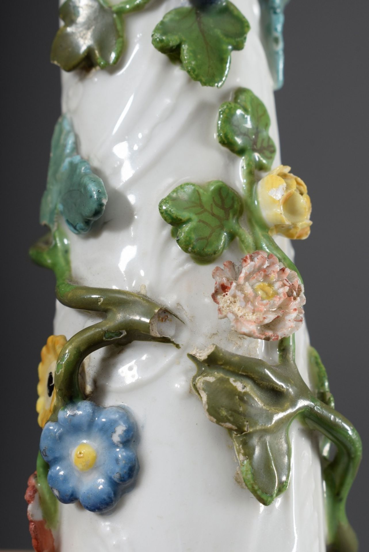 Kleines Meissen Säulenfragment mit Rocaillerelief und plastischer Blütenranke, - Bild 8 aus 10
