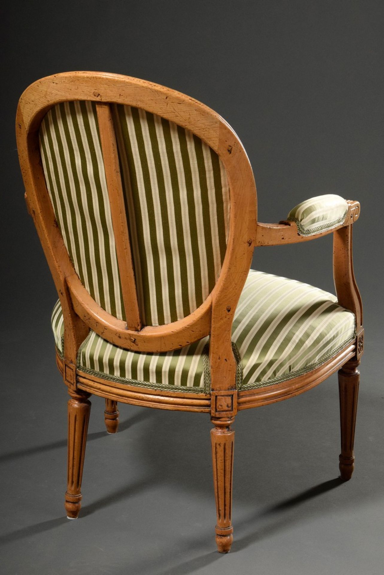 Französischer Louis XVI Fauteuil mit ovaler Lehne, kannelierten Beinen und grün - Image 5 of 5