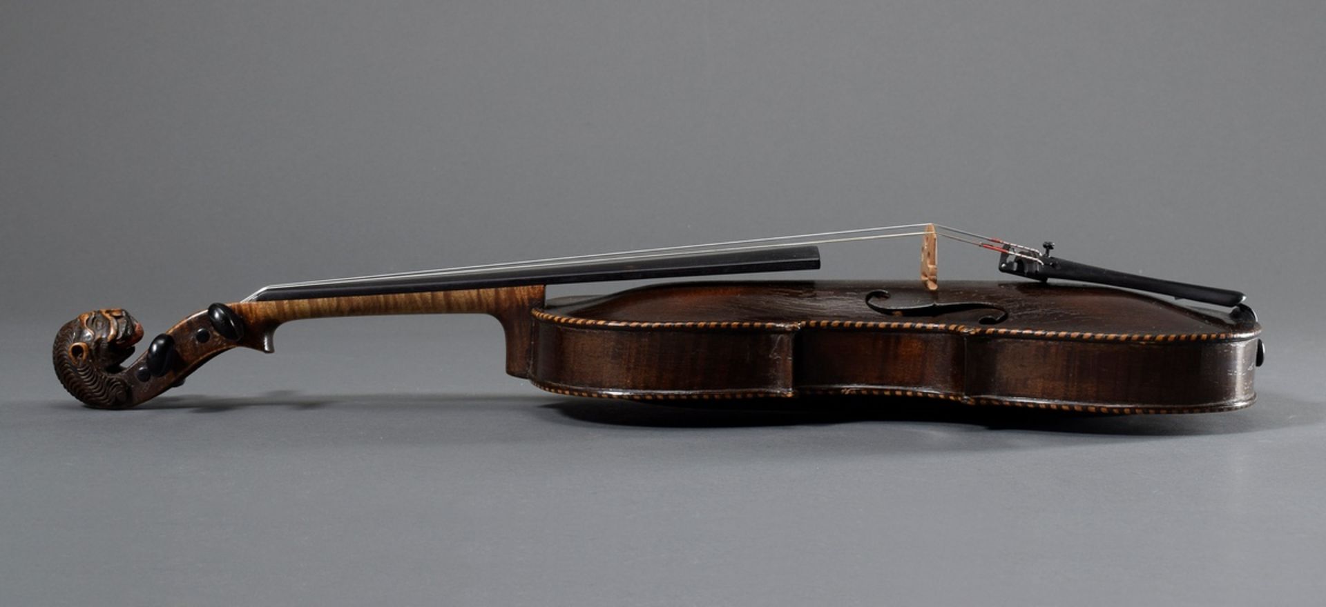 Löwenkopf Geige, wohl alpenländisch Ende 19. Jhd., charakteristisch gewölbte De - Bild 12 aus 18