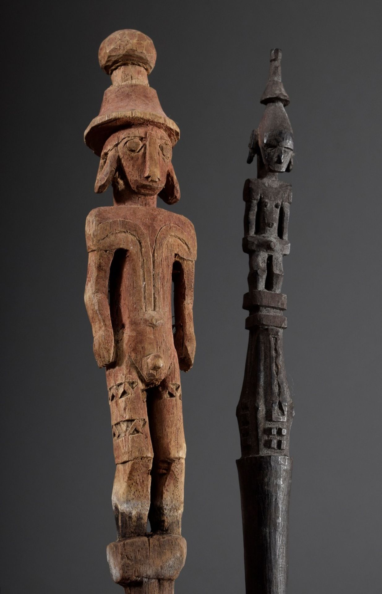 2 Diverse Teile Stammeskunst: Geschnitzter Holz Spachtel mit figürlichem Griff
