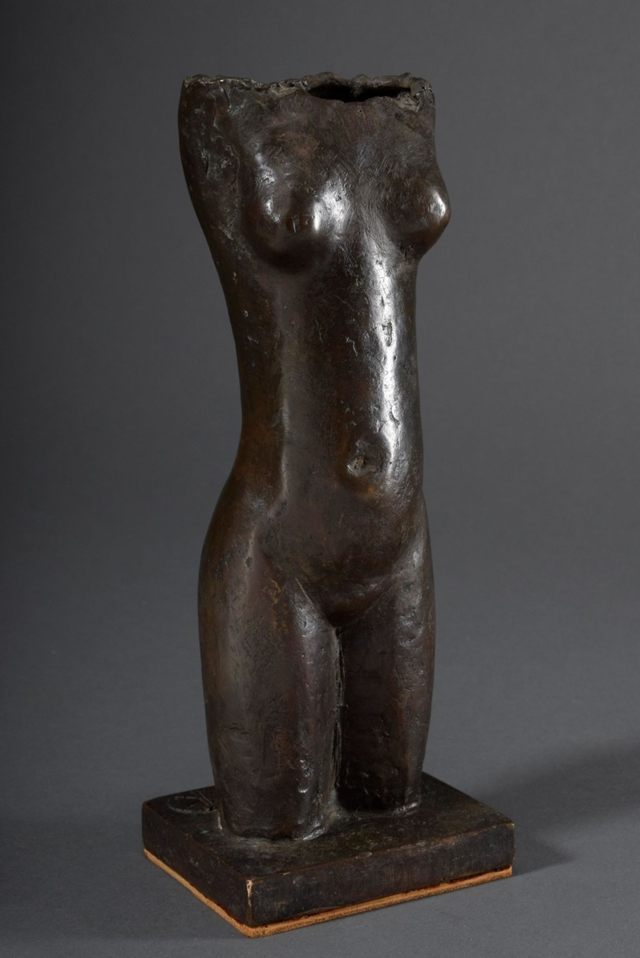 Kurz, Konrad (*1934) "Weiblicher Akt: Torso", Bronze Hohlguss, Sockel monogr.,