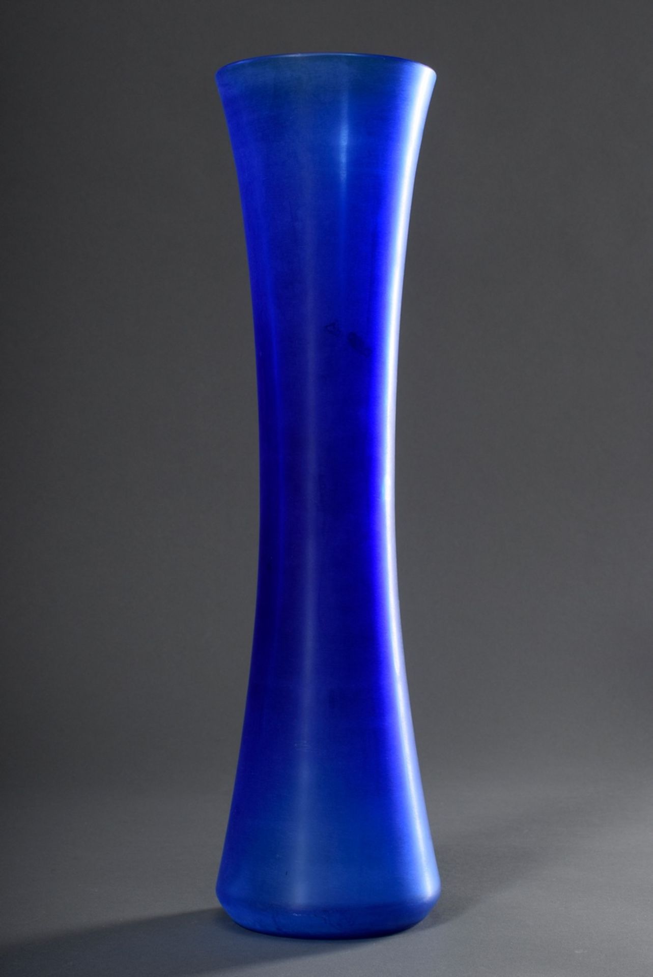 Hohe Salviati Stangenvase aus blauem Glas mit satinierter Oberfläche, am Boden - Bild 2 aus 4