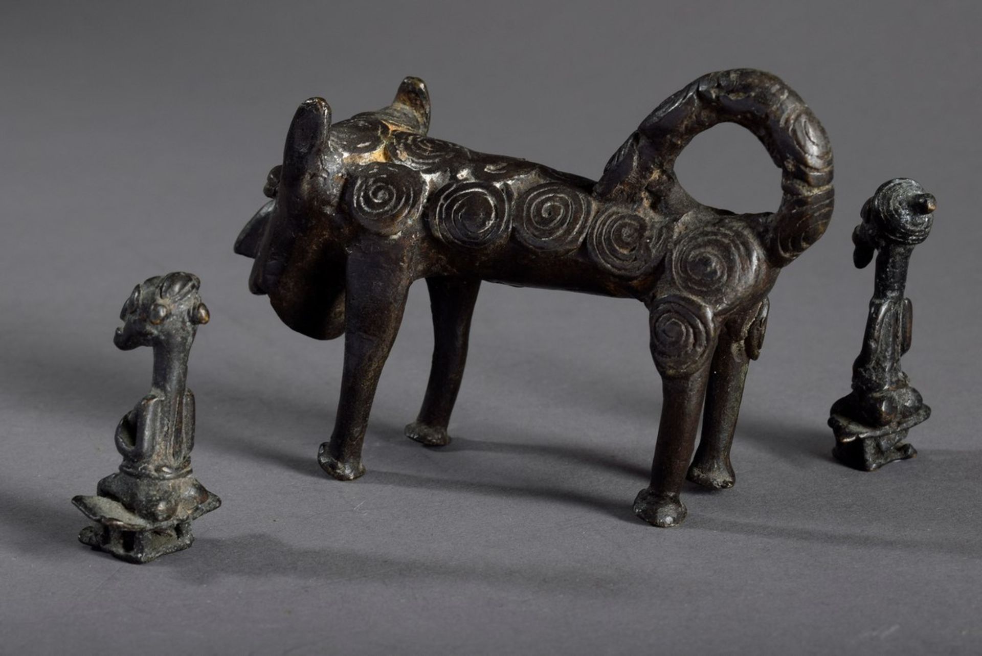 3 Diverse Ashanti Goldgewichte: Leopard und Figurenpaar, Bronze, Ghana, 8x13cm, - Bild 2 aus 6