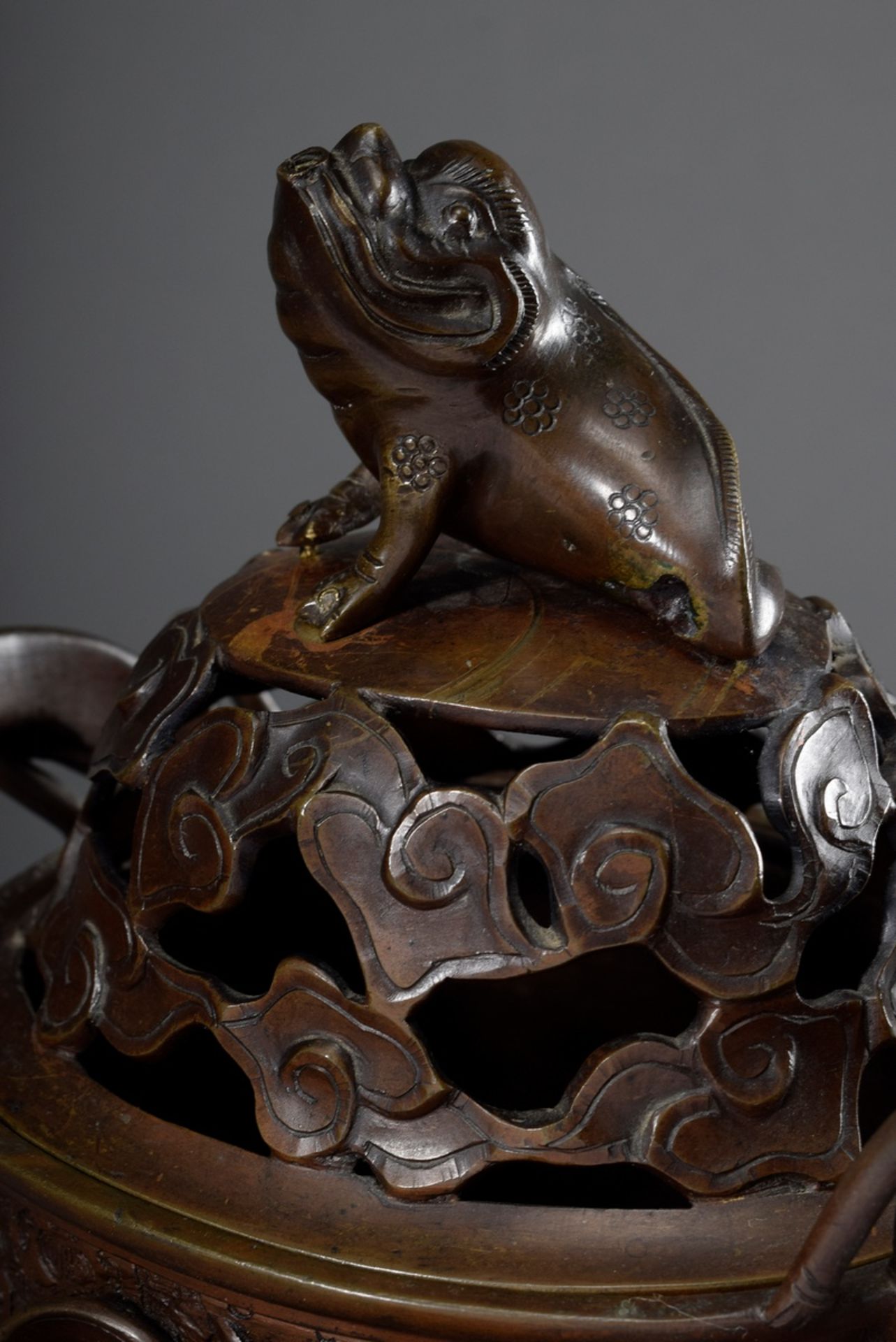 Bronze "Ding" Censer mit figürlichem Relief auf der Wandung "Wasserbewohner", s - Image 3 of 14