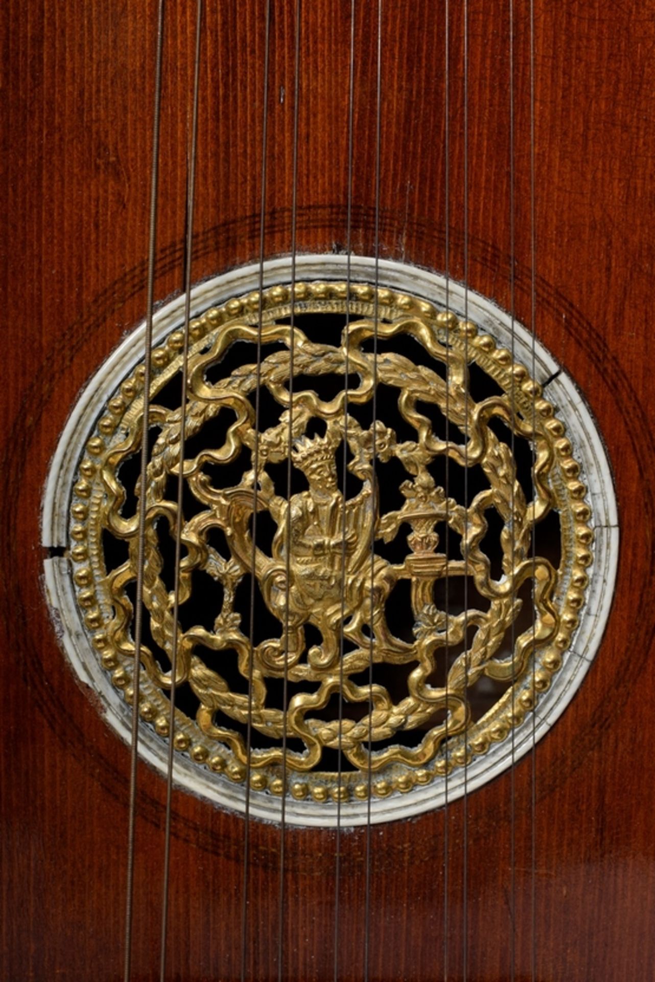 Cister oder sog. English Guitar, rückseitig am Wirbelkopf bekrönter Brandstempe - Bild 3 aus 22