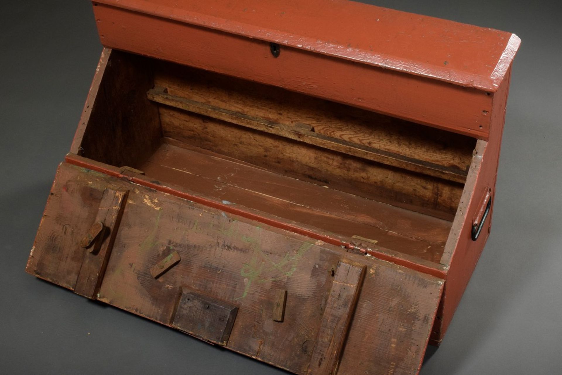 Alte Schiffzimmermanns Kiste mit seitlichen Metallgriffen, Holz mennigrot gefas - Bild 6 aus 7
