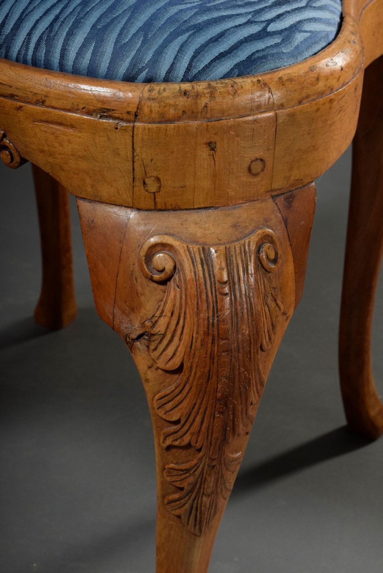 Barock Stuhl mit geschnitztem Gestell und Muschelreliefs, 44/101cm, etwas defek - Image 4 of 6