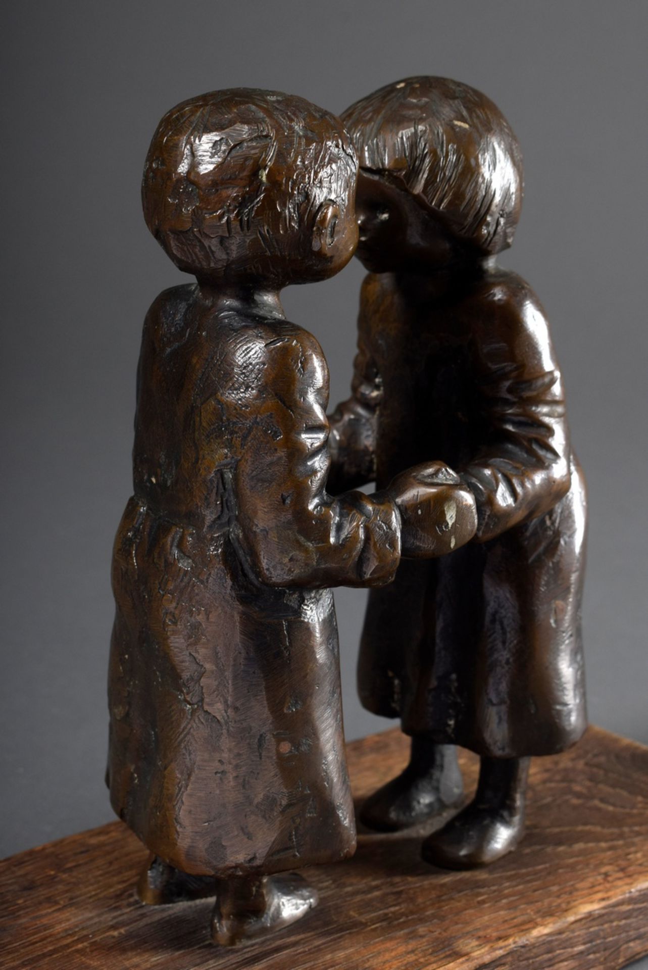 Szabolcs, Péter (1942-1967) "Zwei Kleinkinder", Bronze, sign., auf Holz Sockel - Bild 4 aus 7