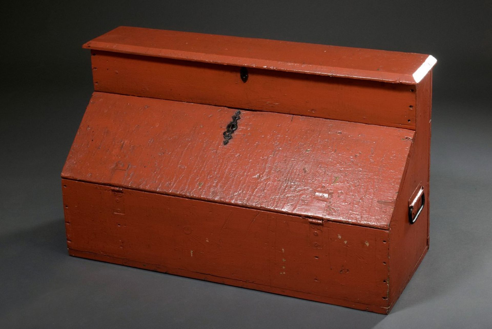 Alte Schiffzimmermanns Kiste mit seitlichen Metallgriffen, Holz mennigrot gefas - Image 2 of 7