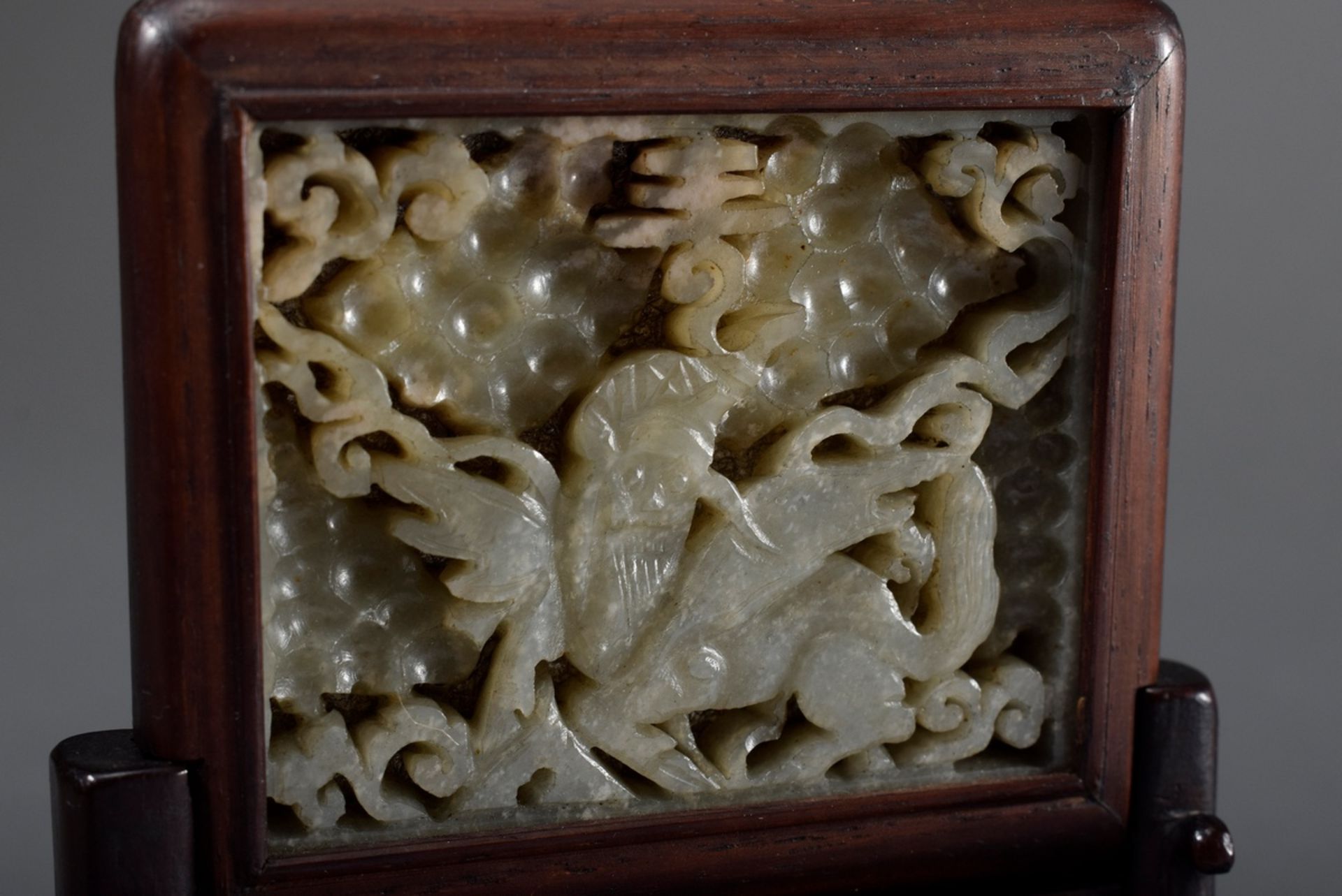 Miniatur Stellschirm mit grünem Jade Relief "Fabelwesen" in geschnitztem Holz G - Bild 2 aus 3