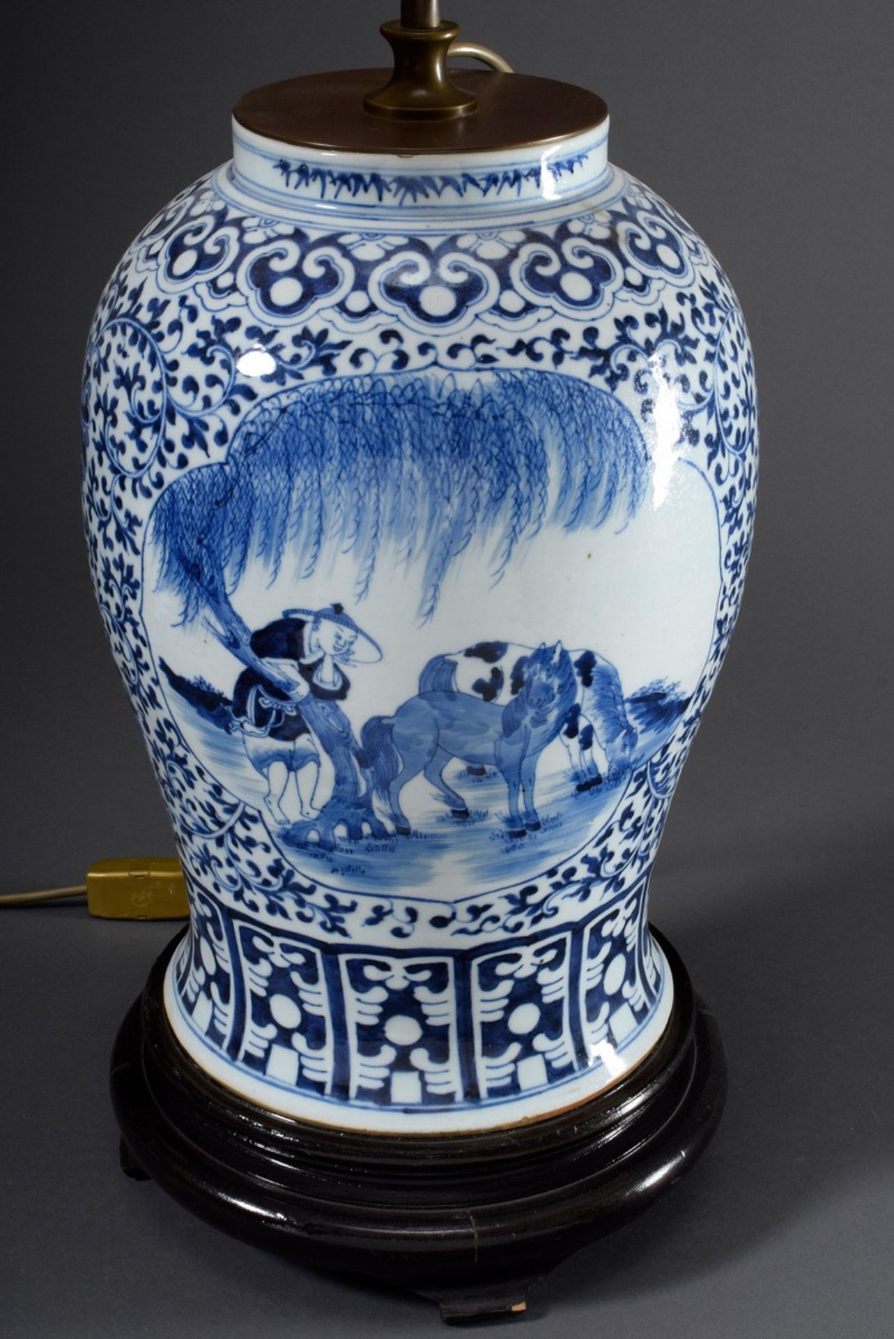 Große chinesische Porzellan Vase mit Blaumalerei Dekor „Bauer zwei Pferde betra - Bild 2 aus 4